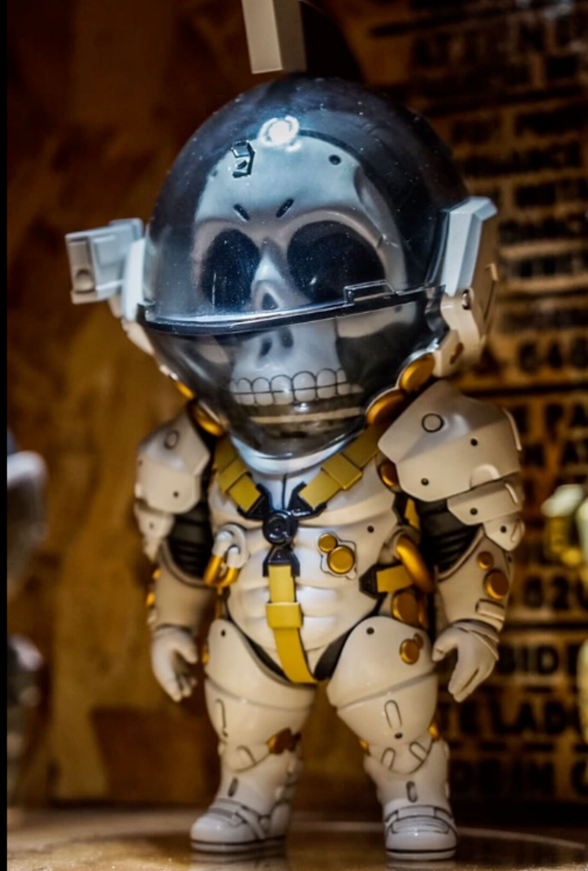 2016-07-mascot-ludens-action-figure-11