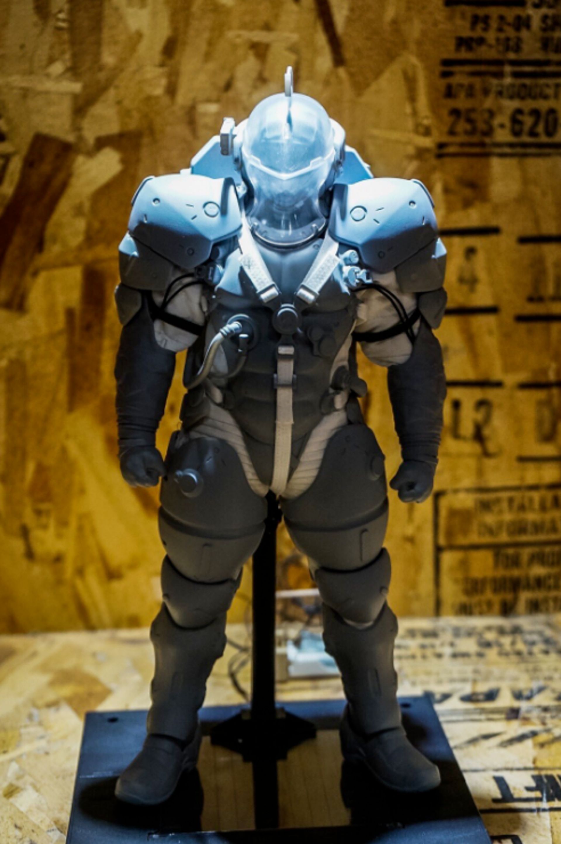 2016-07-mascot-ludens-action-figure-3