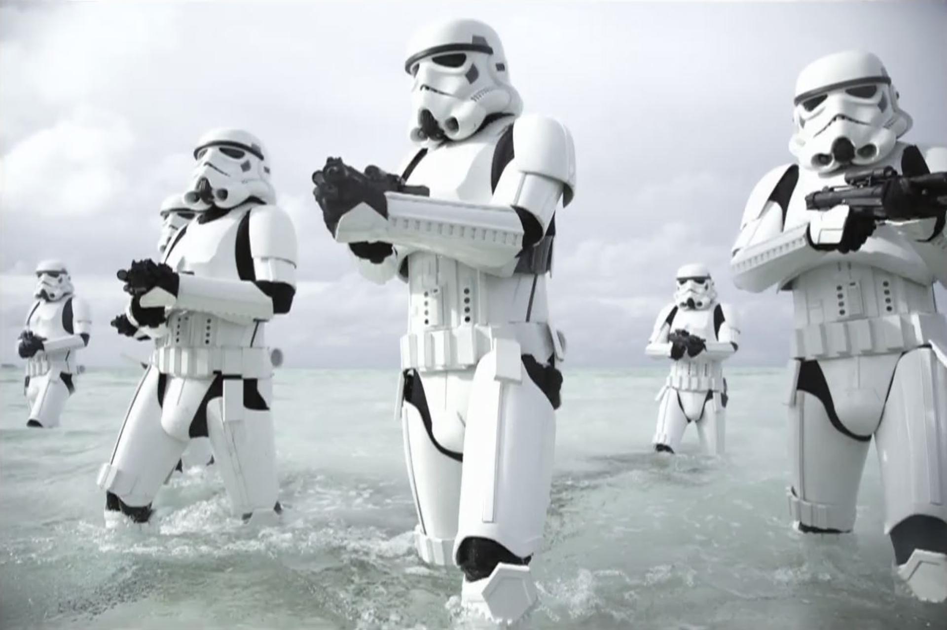 2016-07-stormtroopers-on-scarif