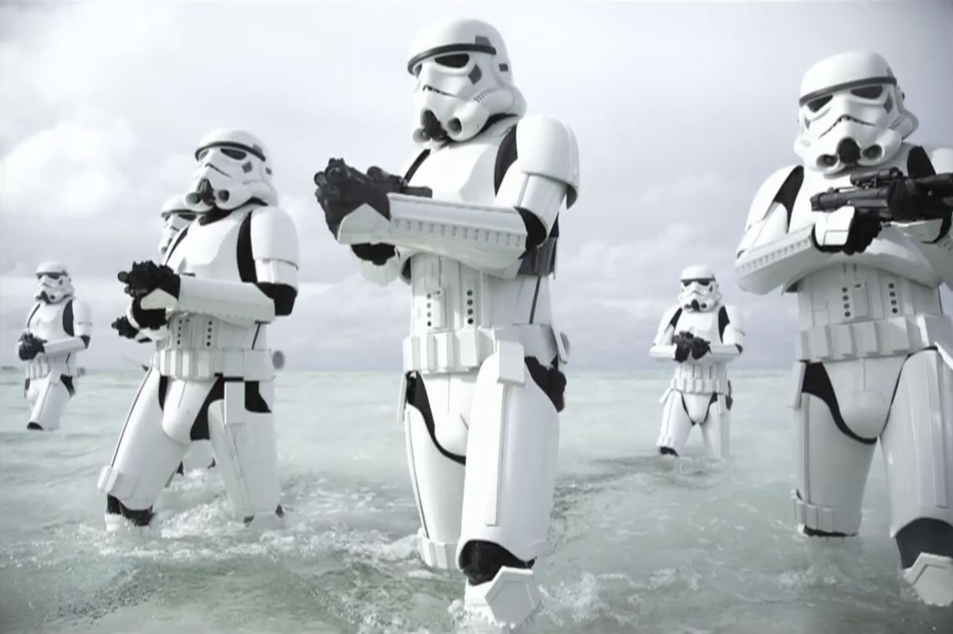 2016-07-stormtroopers-on-scarif