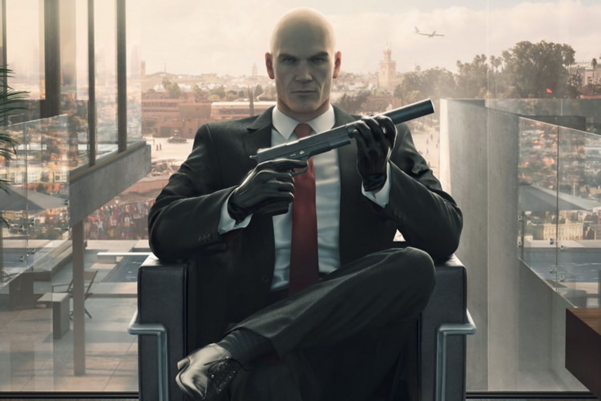 مأمور ۴۷ نشسته روی مبل در Hitman 2016