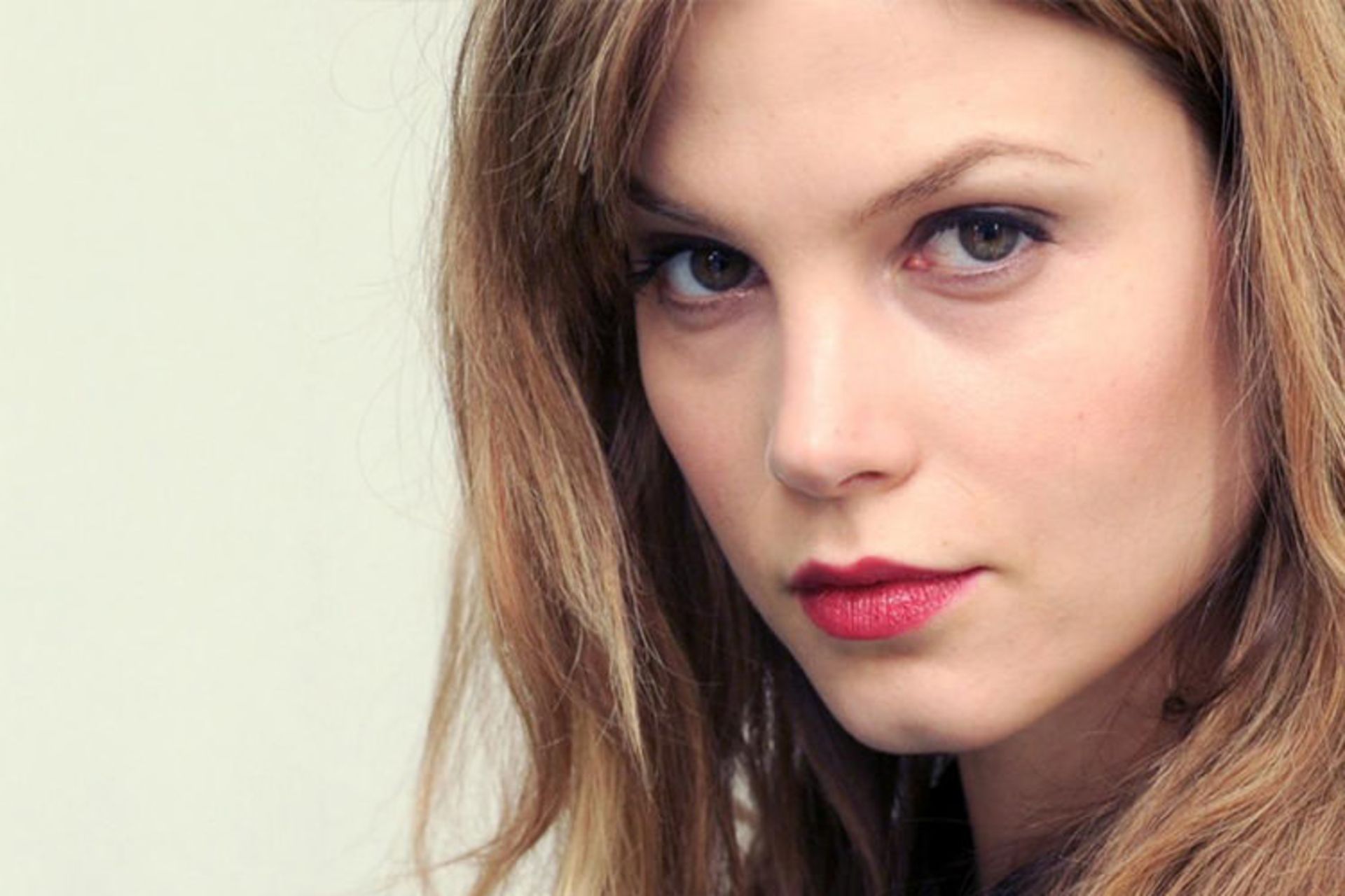 Sylvia Hoeks