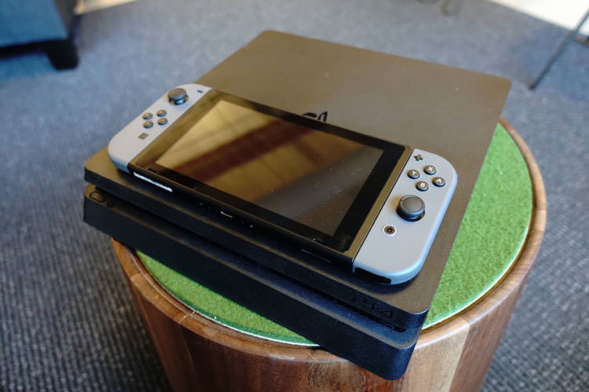 Nintendo Switch vs ps4 slim ©Gamespot 