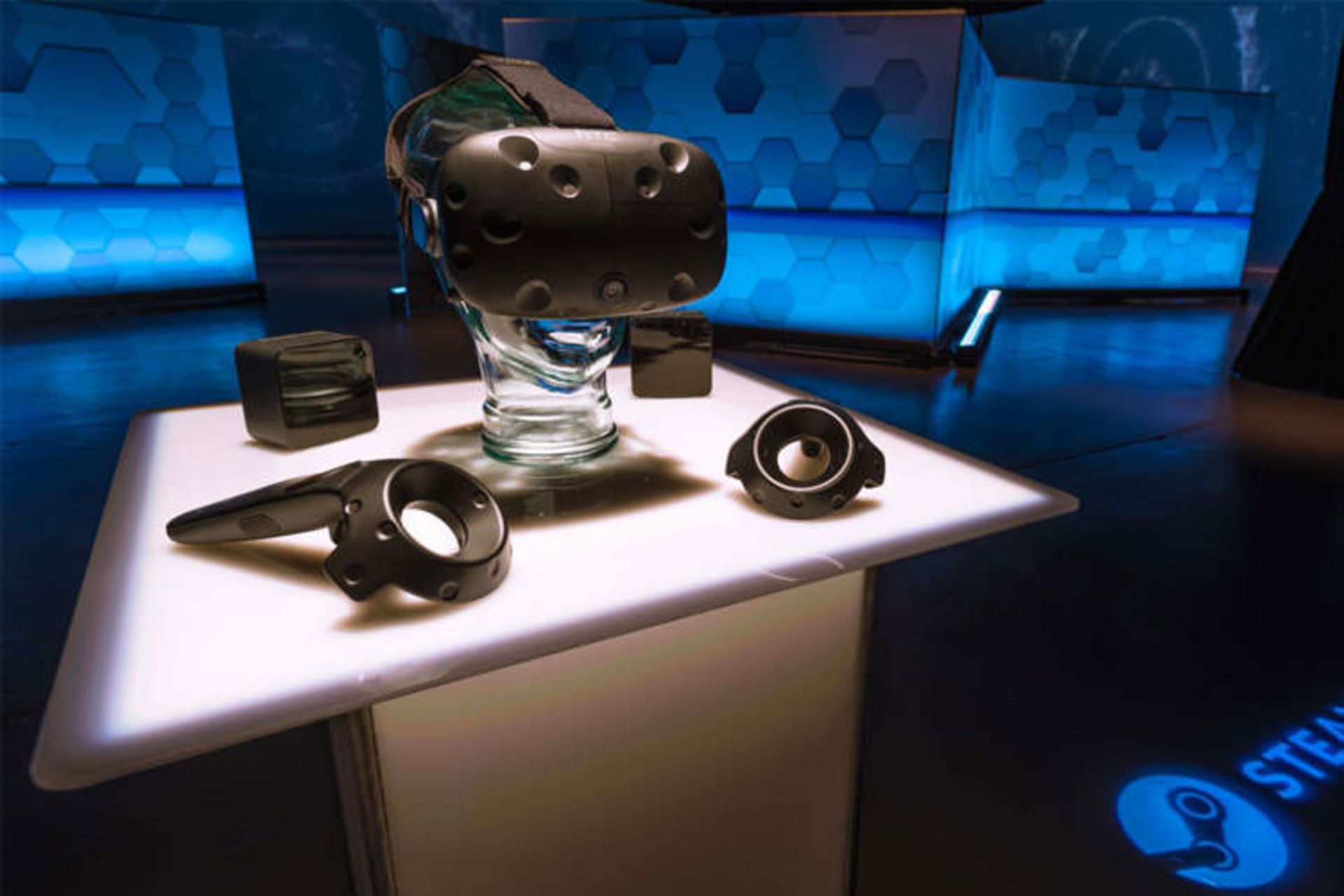 هدست واقعیت مجازی HTC Vive