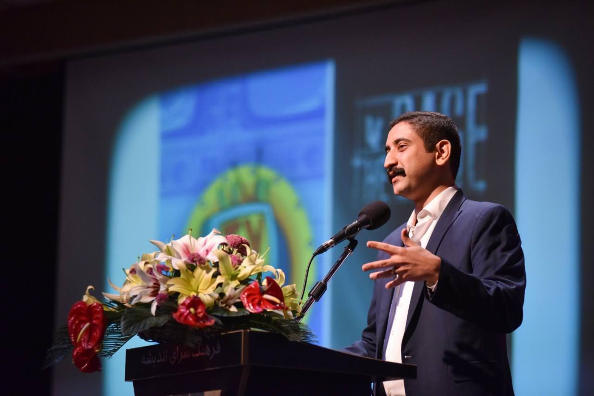 متین ایزدی