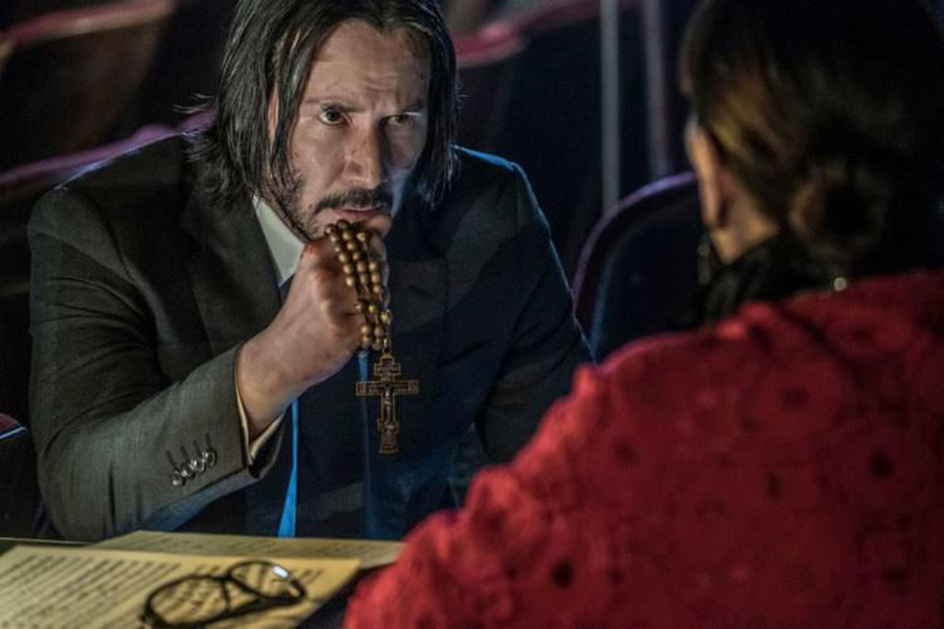 تصویری از کیانو ریوز روبه‌روی یا خانم در فیلم John Wick 3: Parabellum