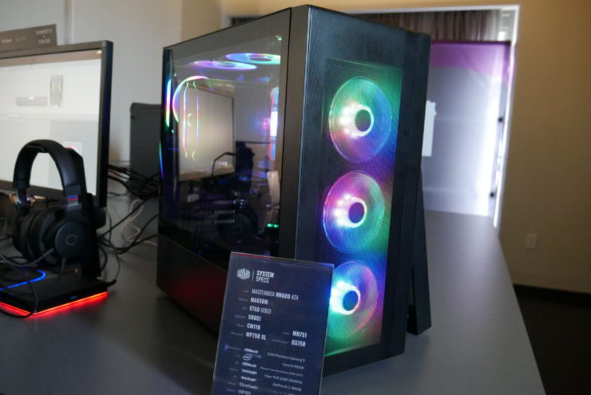 MasterBox NR400