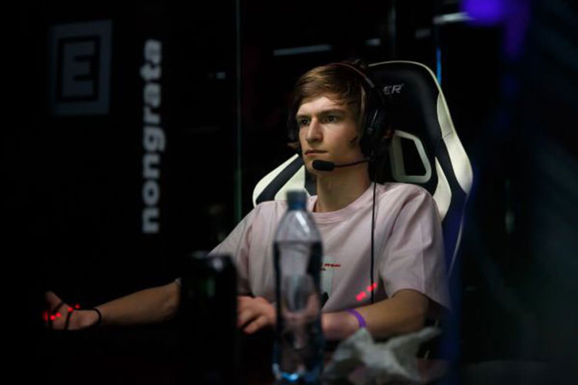 Dota 2 nongrata