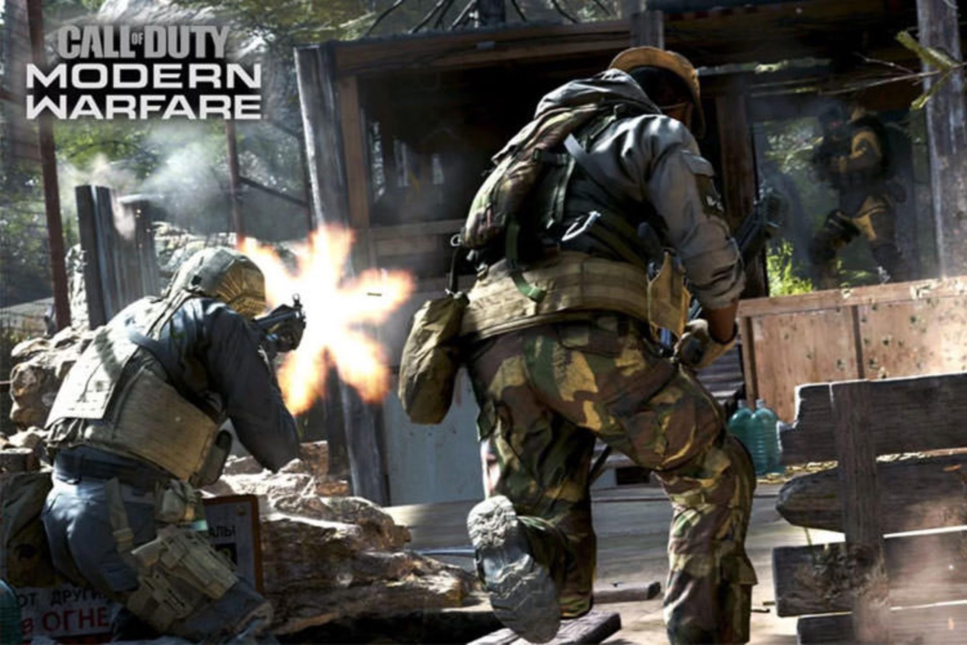 بازیکنان در حال نبرد در یک محیط جنگلی در Call of Duty: Modern Warfare