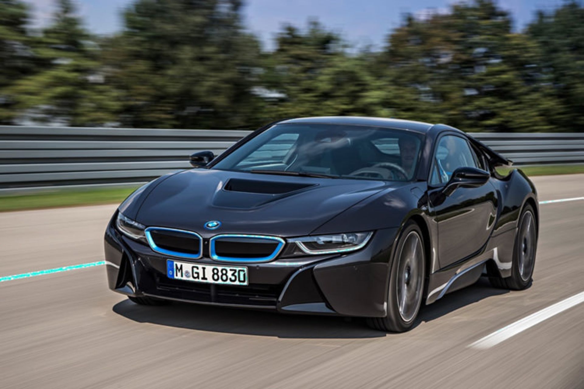 بی ام و i8 / BMW i8