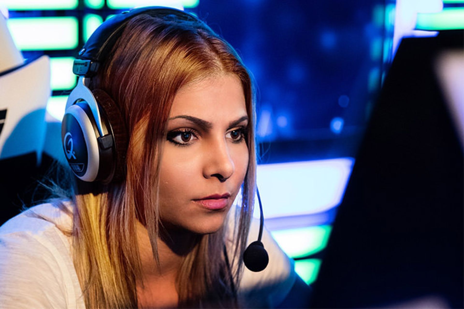 esports cs women player
