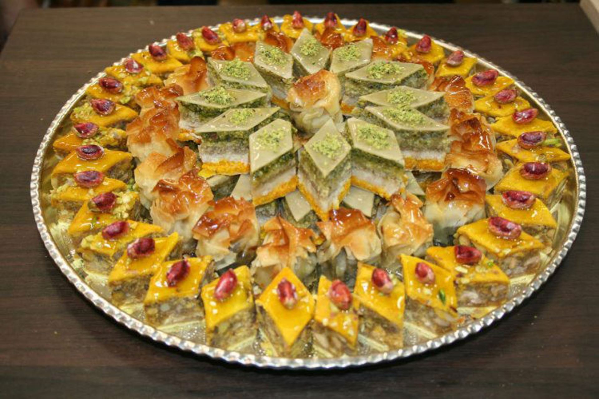 شیرینی لوز 