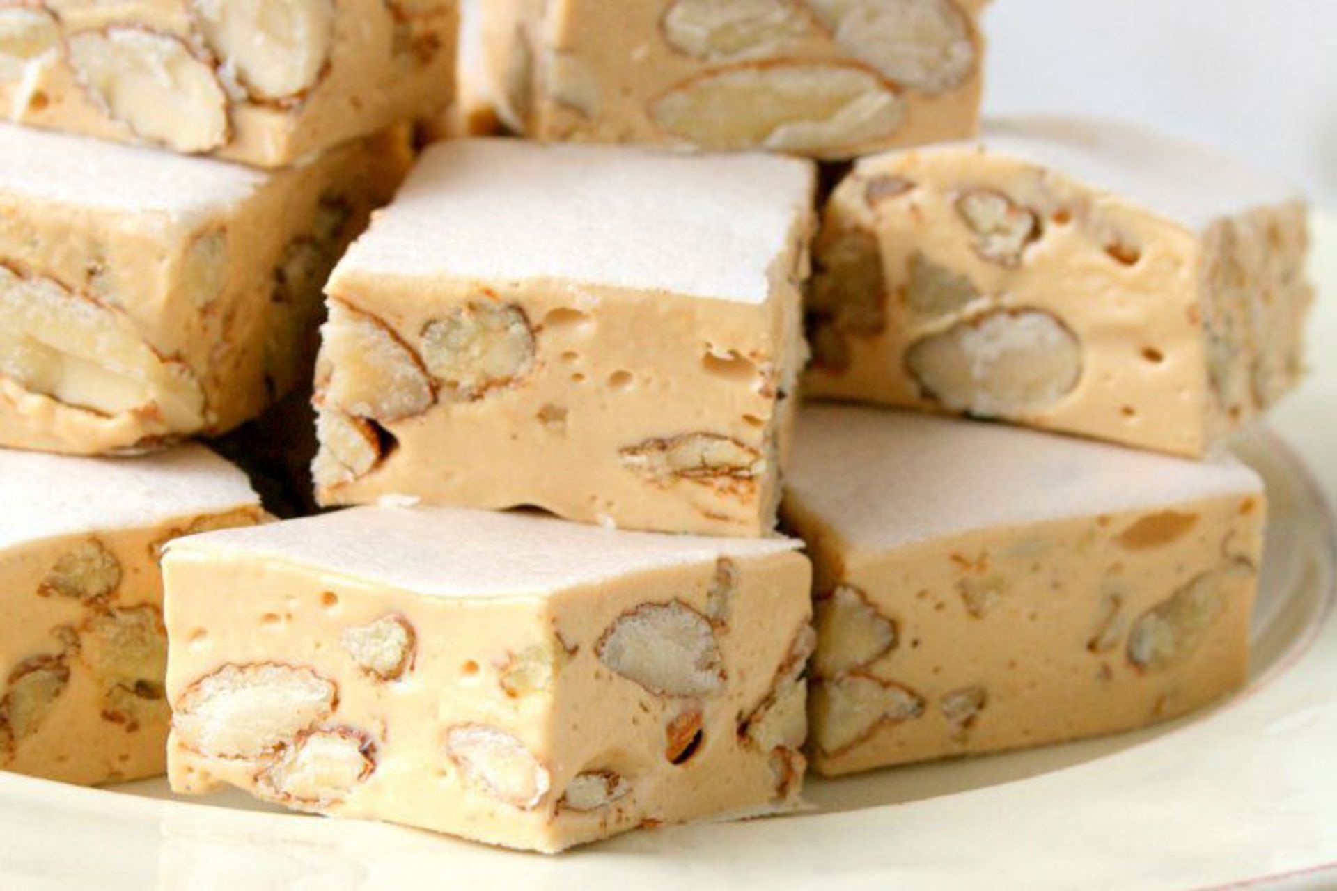 شیرینی نوقا