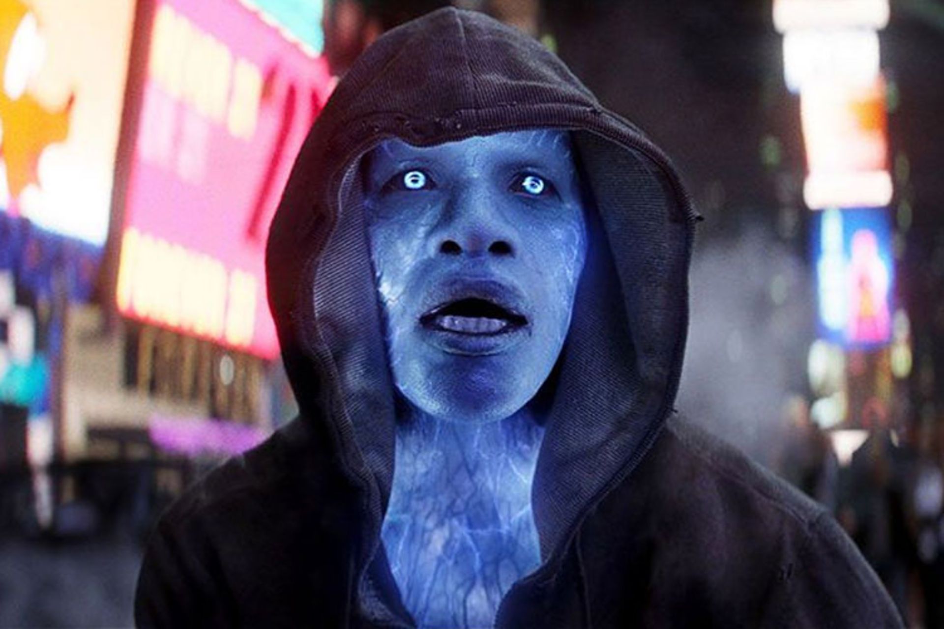 جیمی فاکس در نقش الکترو با ظاهری آبی رنگ در فیلم The Amazing Spider-Man 2