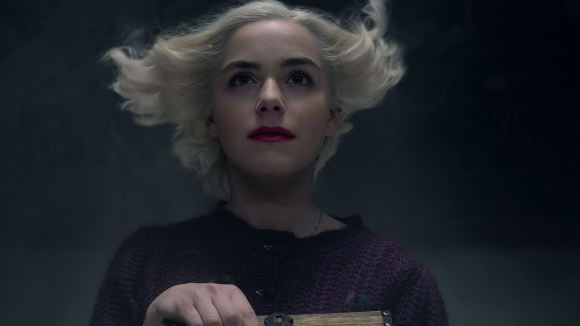 کرنان شیپکا در نقش سابرینا اسپلمن در فصل چهارم و پایانی سریال Chilling Adventures of Sabrina