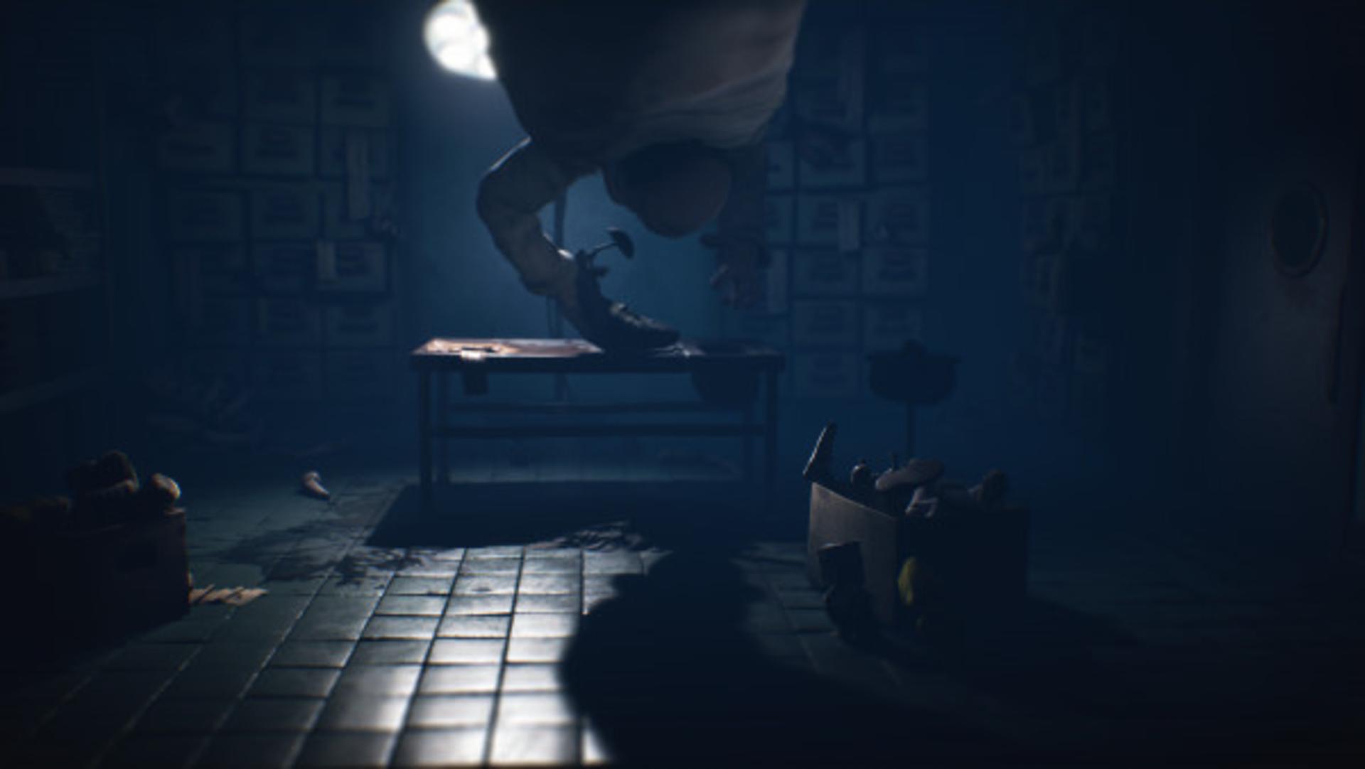 شخصیت های بازی Little Nightmares 2 در محیط ترسناک به همراه دشمن بازی 