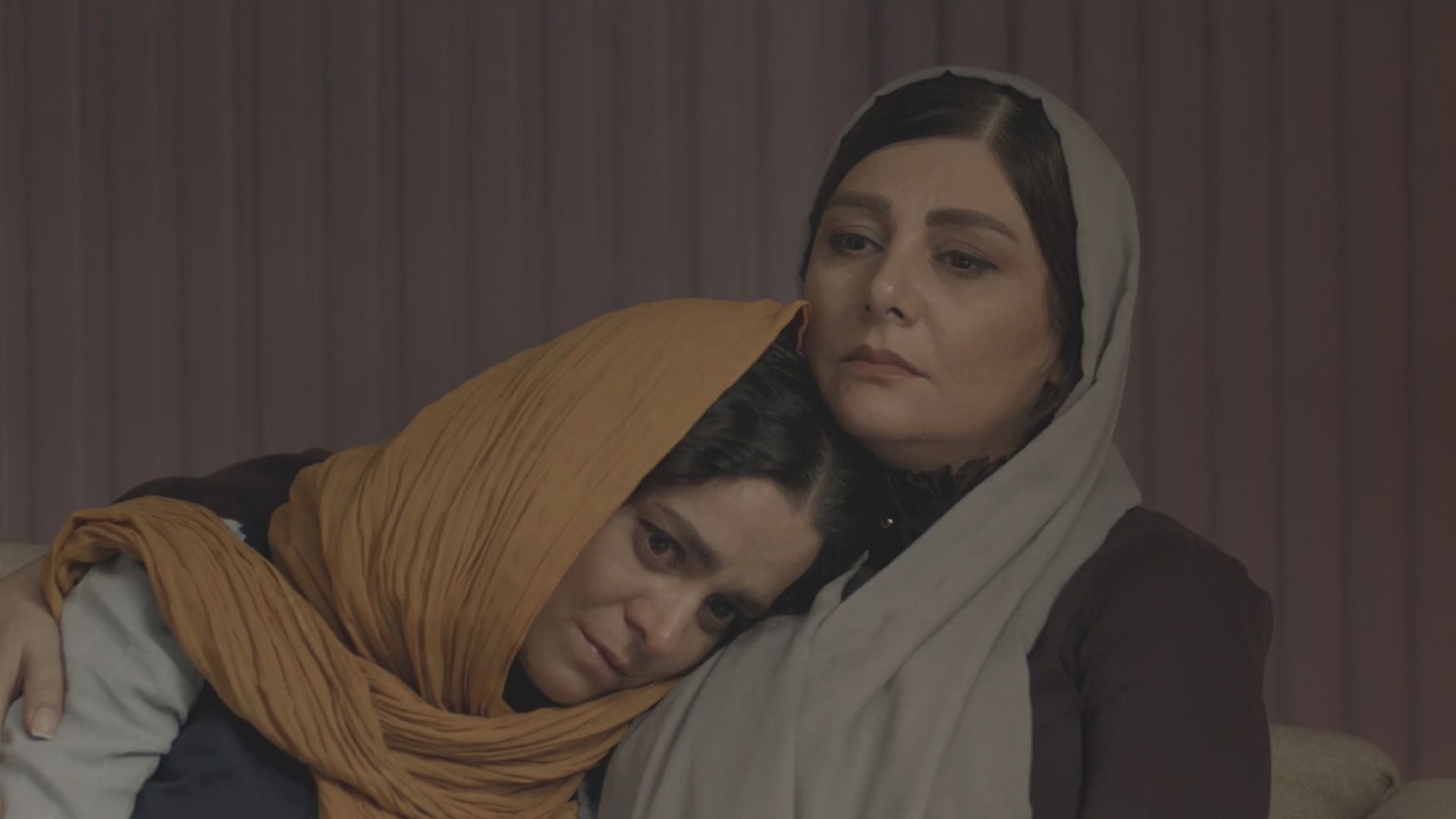 هنگامه قاضیانی و غزل شاکری در فیلم سازهای ناکوک