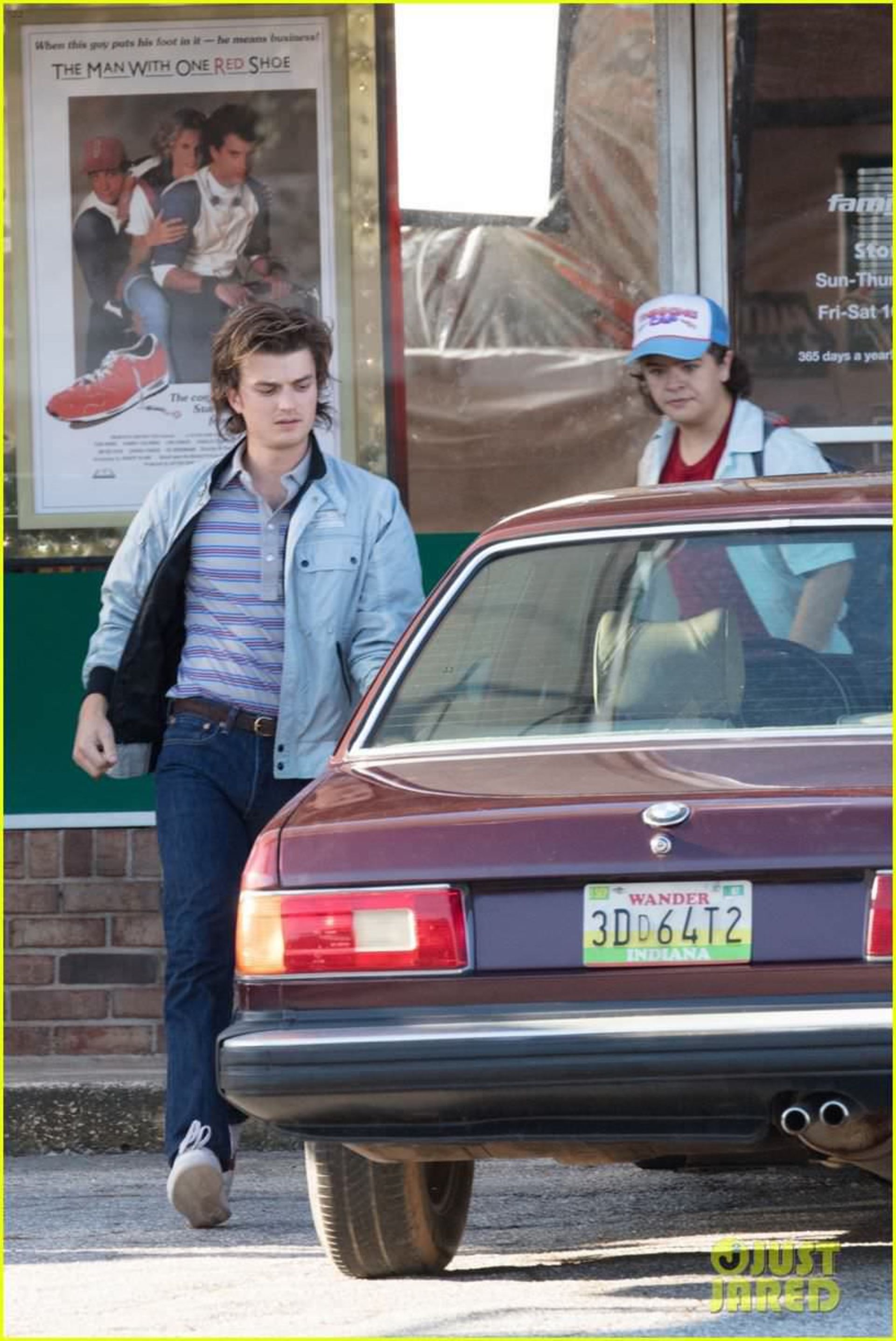 2020-10-stranger-things-film-scene-at-video-store-08