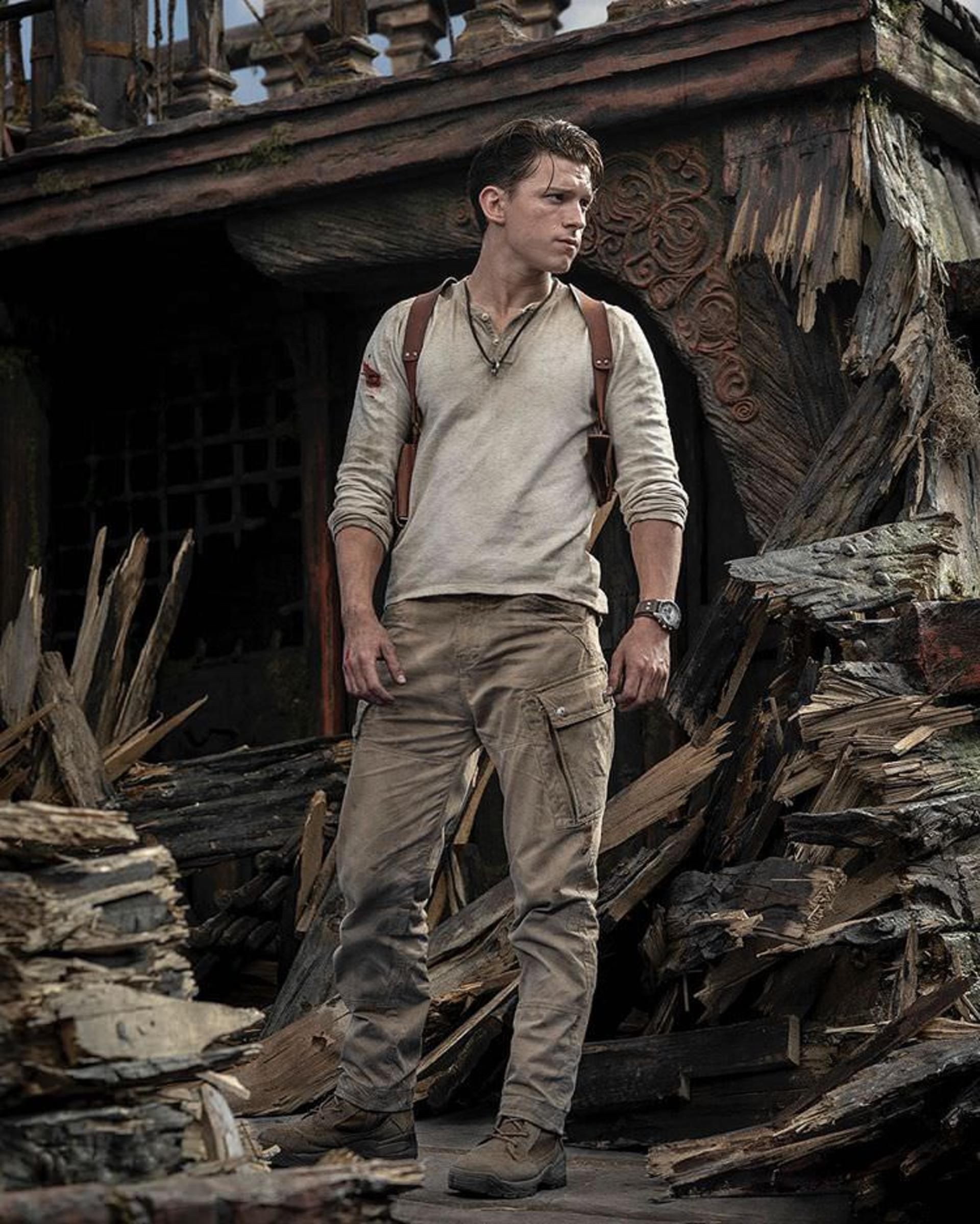 تام هالند در ظاهر رسمی نیتن دریک در فیلم Uncharted / آنچارتد