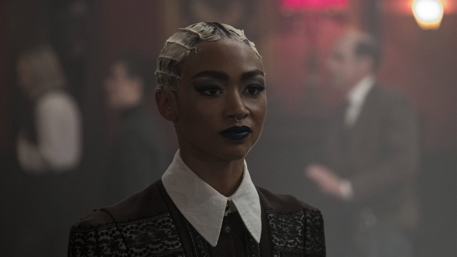 تاتی گابریل در میان جادوگران در سریال Chilling Adventures of Sabrina