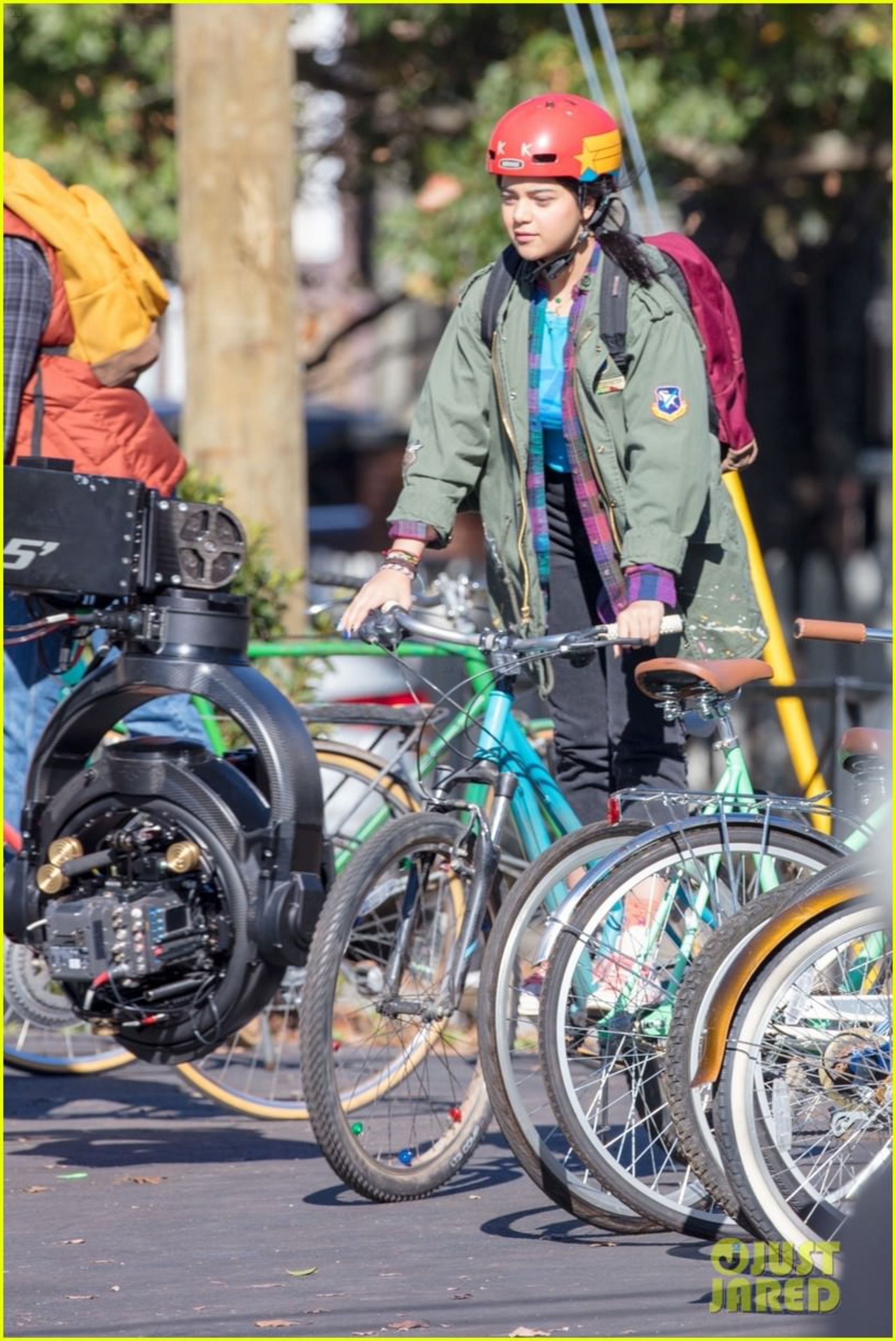 2020-11-iman-vellani-ms-marvel-filming-06