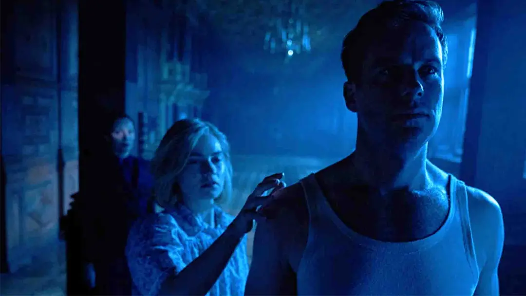 2020-11-rebecca-lily-james-army-hammer-night-scene