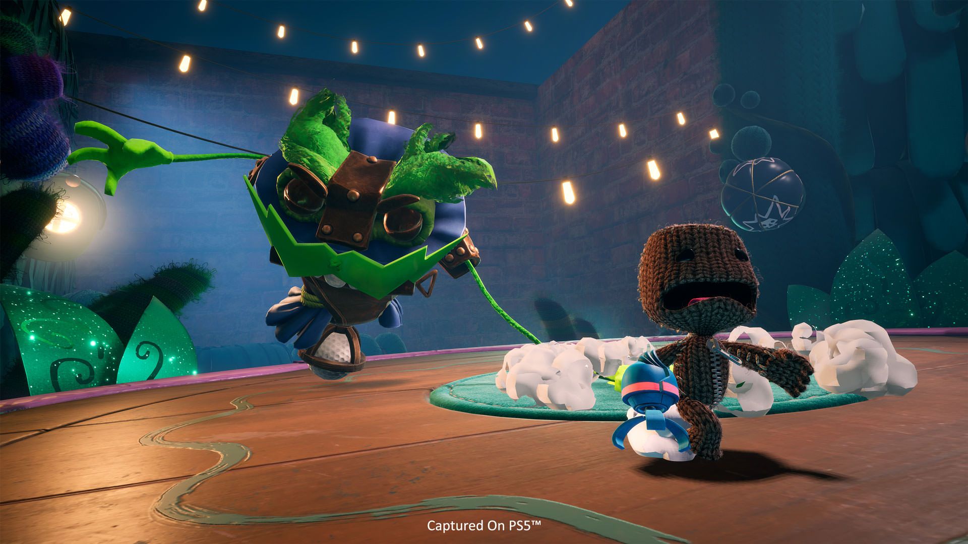 سک بوی در حال فرار در Sackboy: A Big Adventure