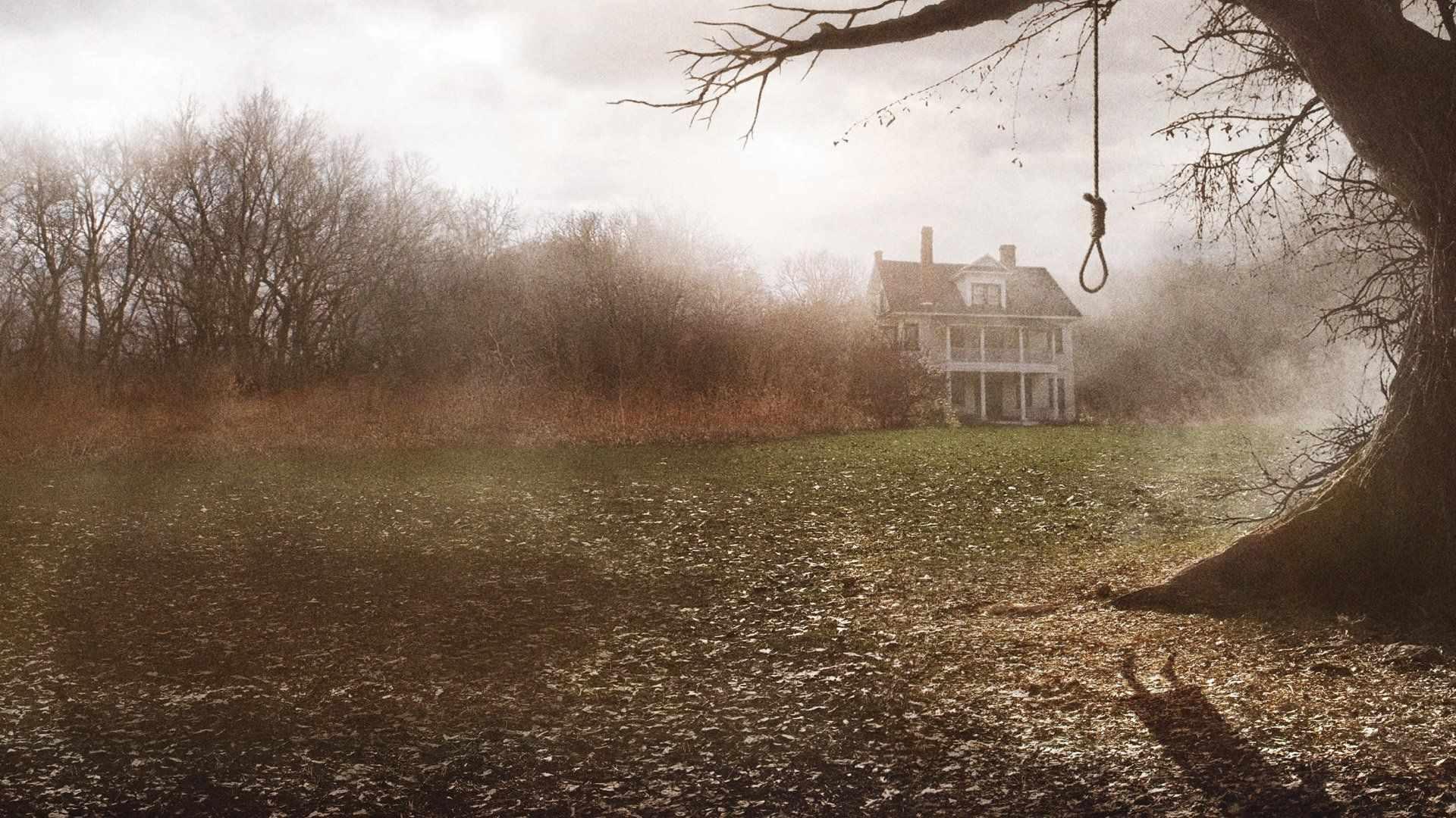 خانه اصلی در لوکیشن فیلم conjuring و وجود یک طناب دار روی درخت