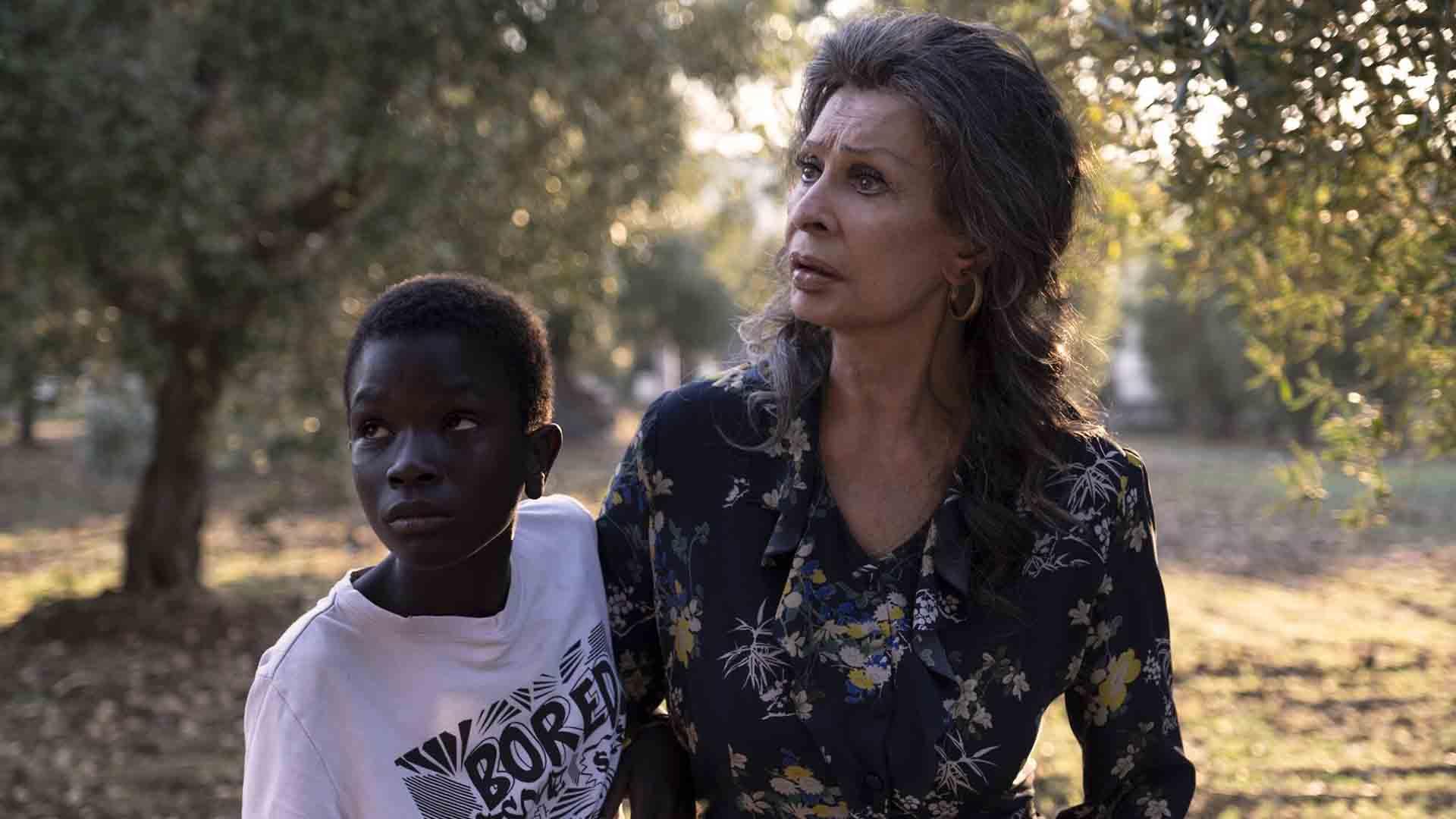 سوفیا لورن و ابراهیم گویه در فیلم The Life Ahead