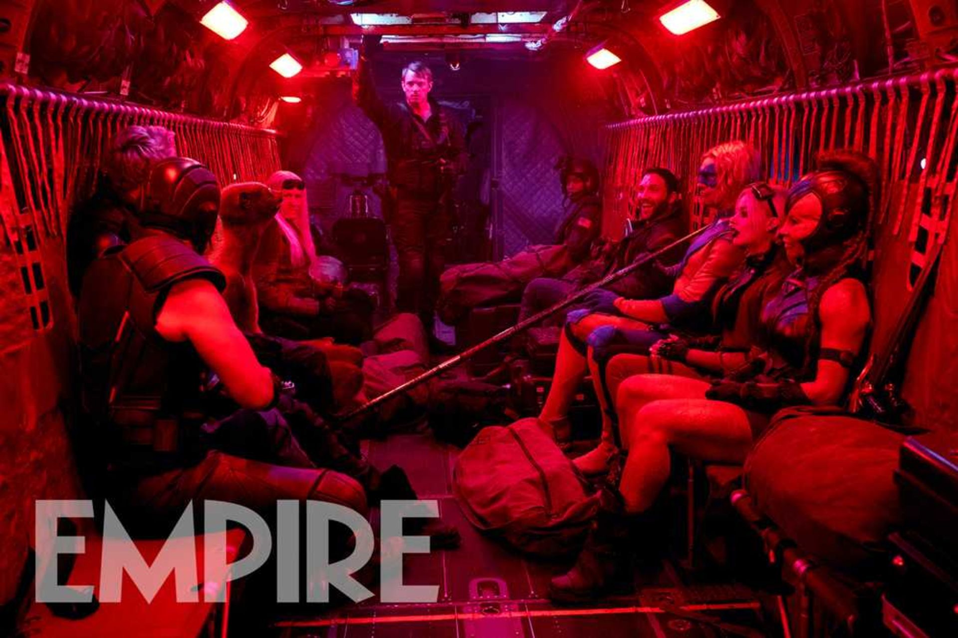 اعضای جوخه انتحار در هلیکوپتر در فیلم The Suicide Squad