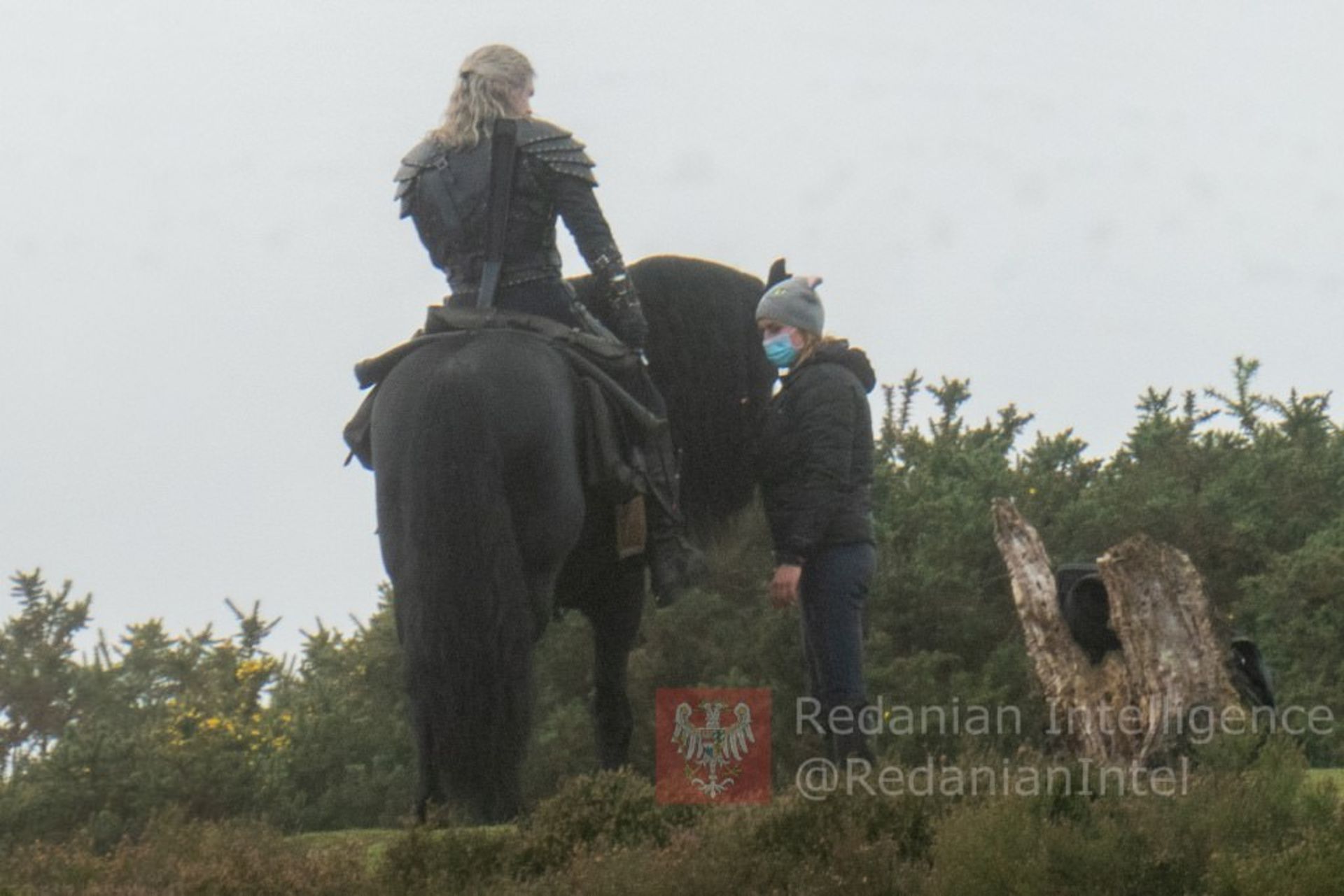 2020-11-the-witcher-season-2-set-photos-new-roach-01