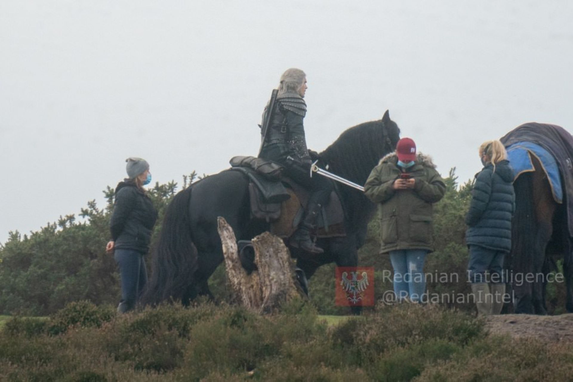 2020-11-the-witcher-season-2-set-photos-new-roach-02