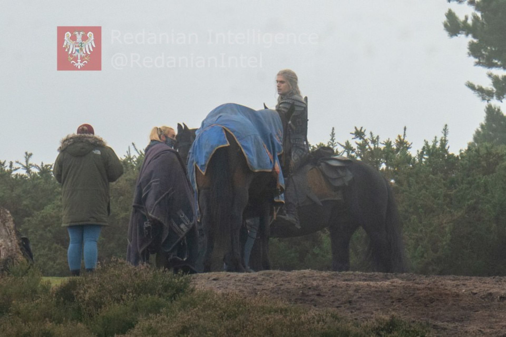 2020-11-the-witcher-season-2-set-photos-new-roach-05