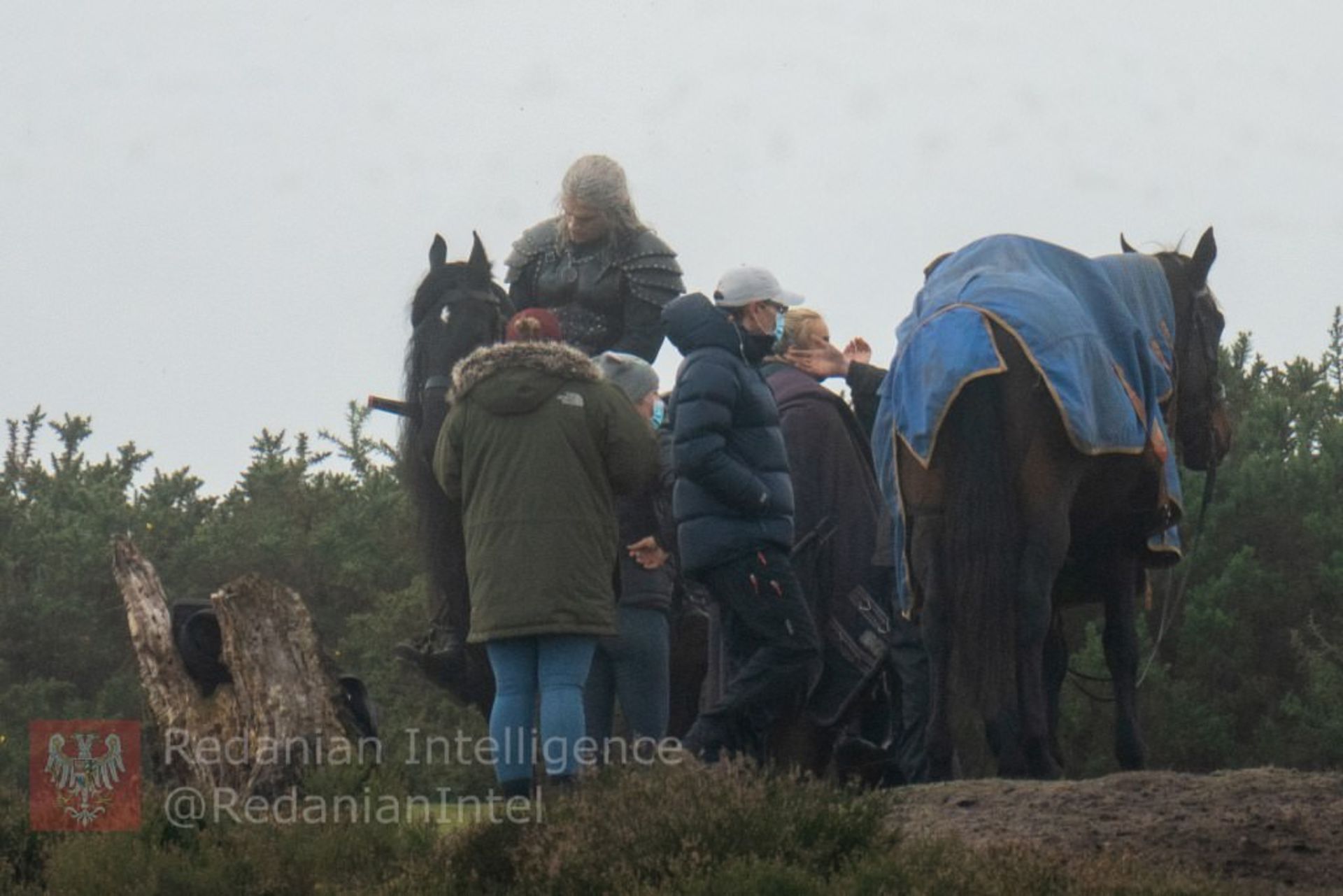 2020-11-the-witcher-season-2-set-photos-new-roach-06