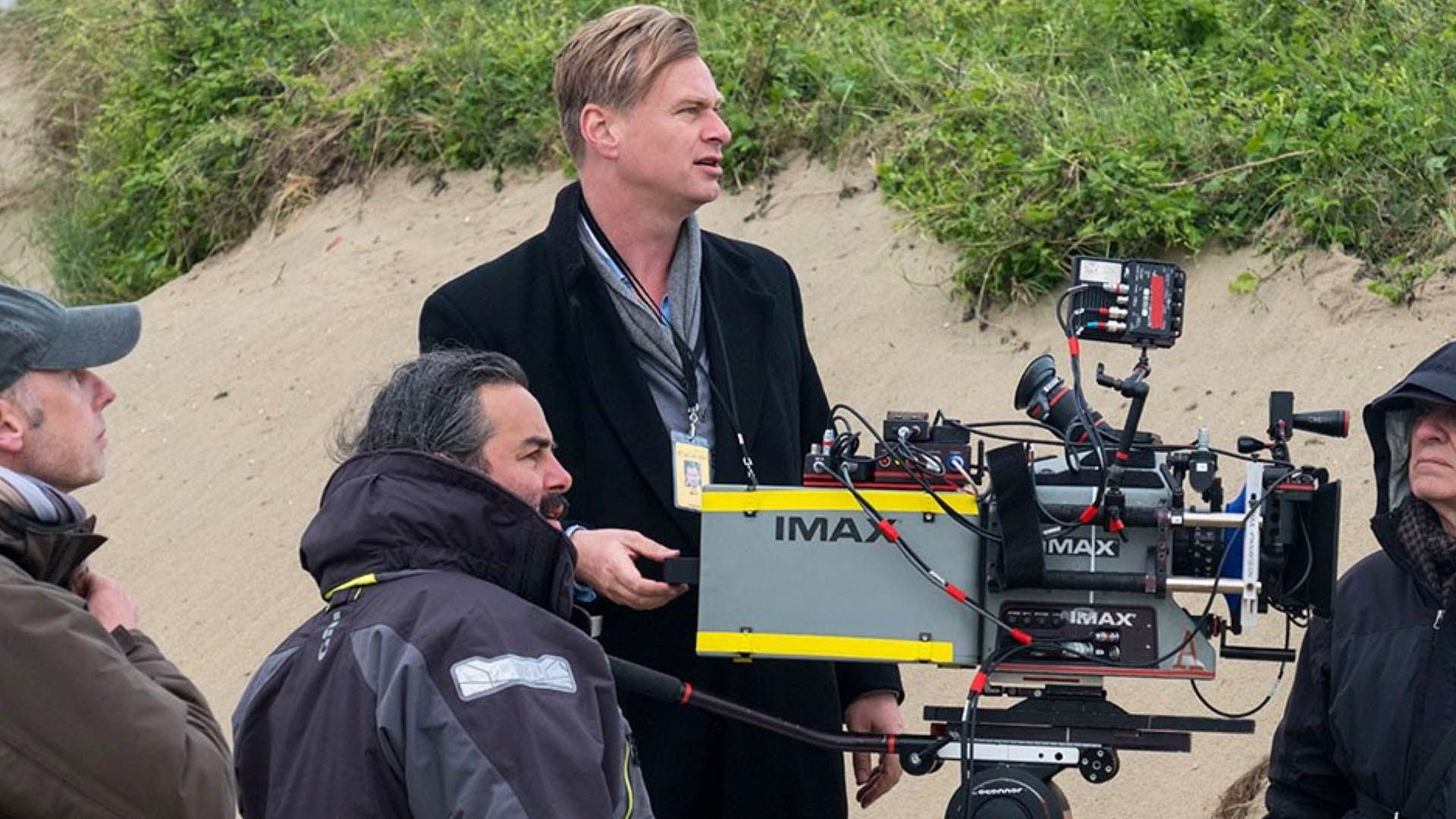 2020-12-christopher-nolan-directing-tenet