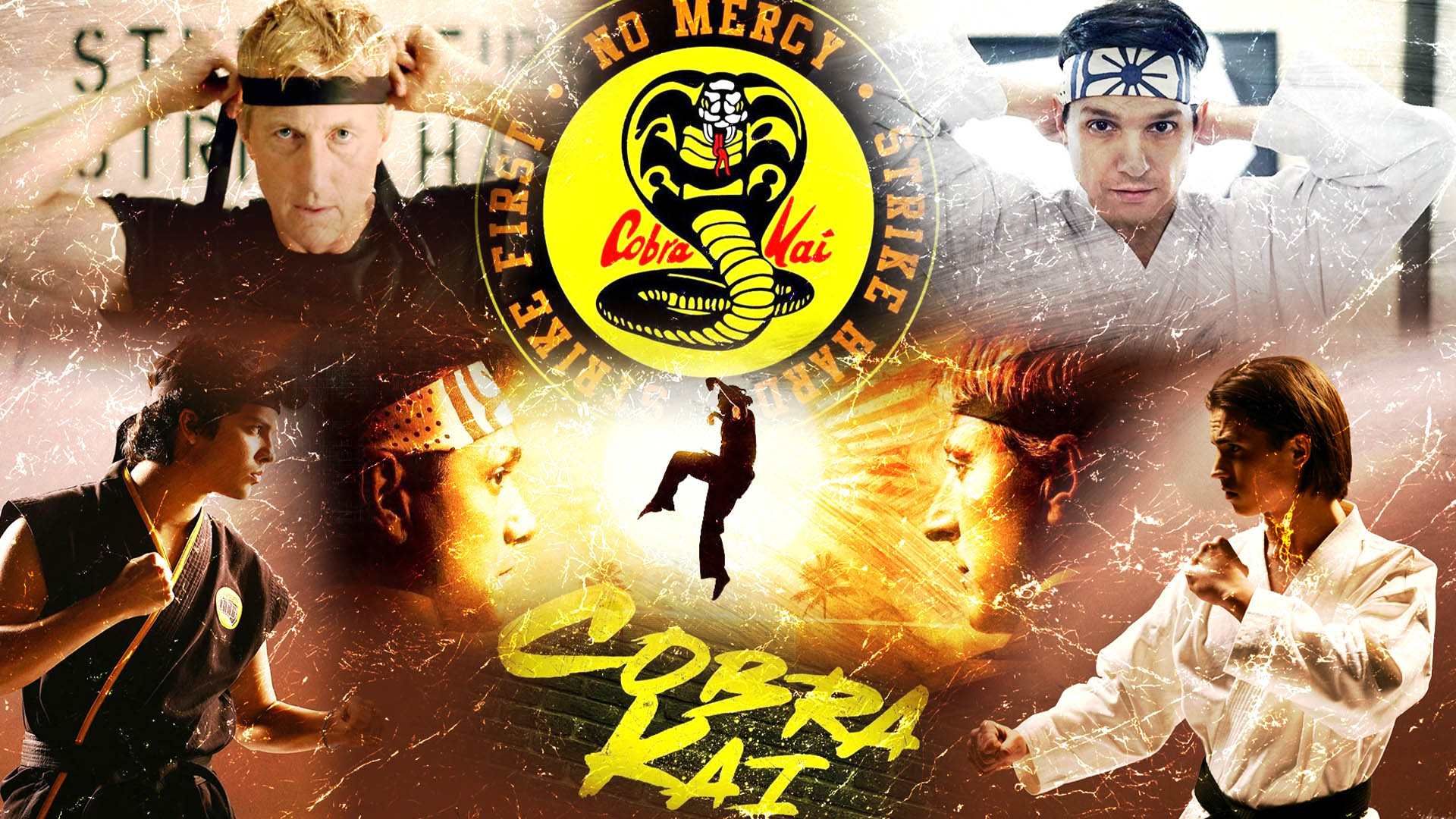 ویلیام زبکا و رالف کاکیو بازیگران اصلی سریال cobra kai در حال بستن هدبندهای خود