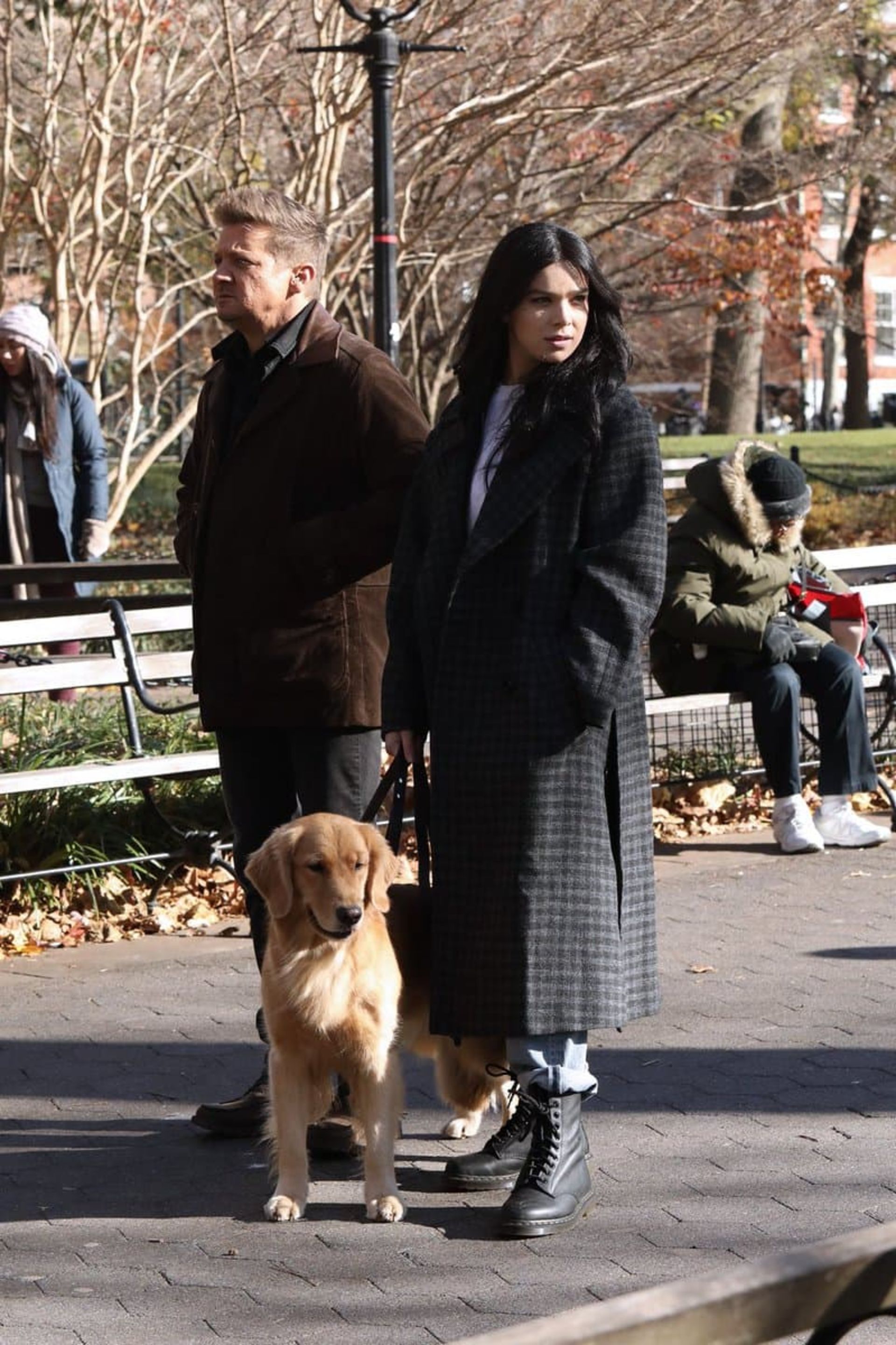 2020-12-hawkeye-set-photos-clint-barton-kate-bishop-and-lucky-the-pizza-dog-03