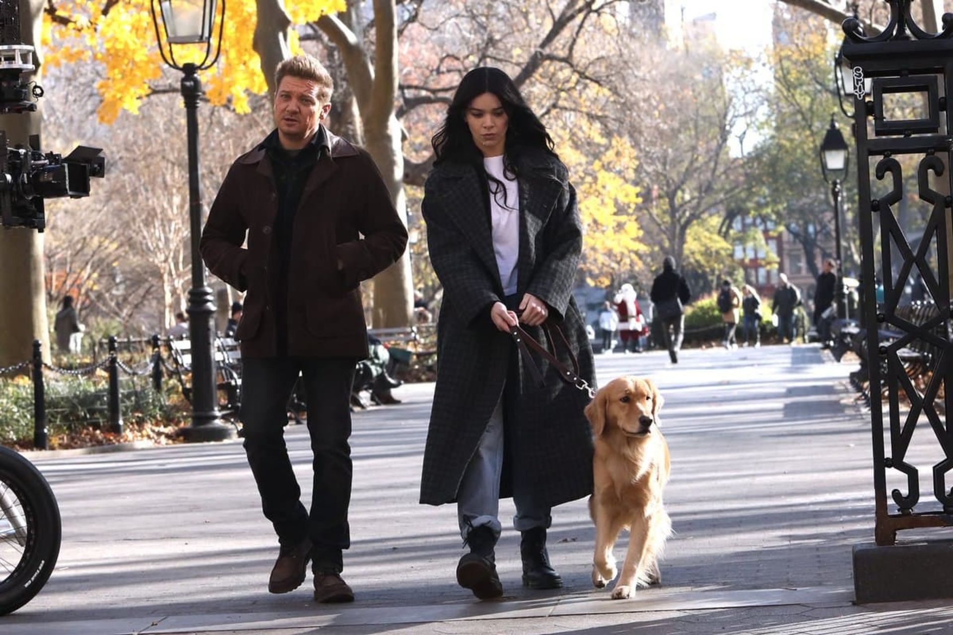 2020-12-hawkeye-set-photos-clint-barton-kate-bishop-and-lucky-the-pizza-dog-04