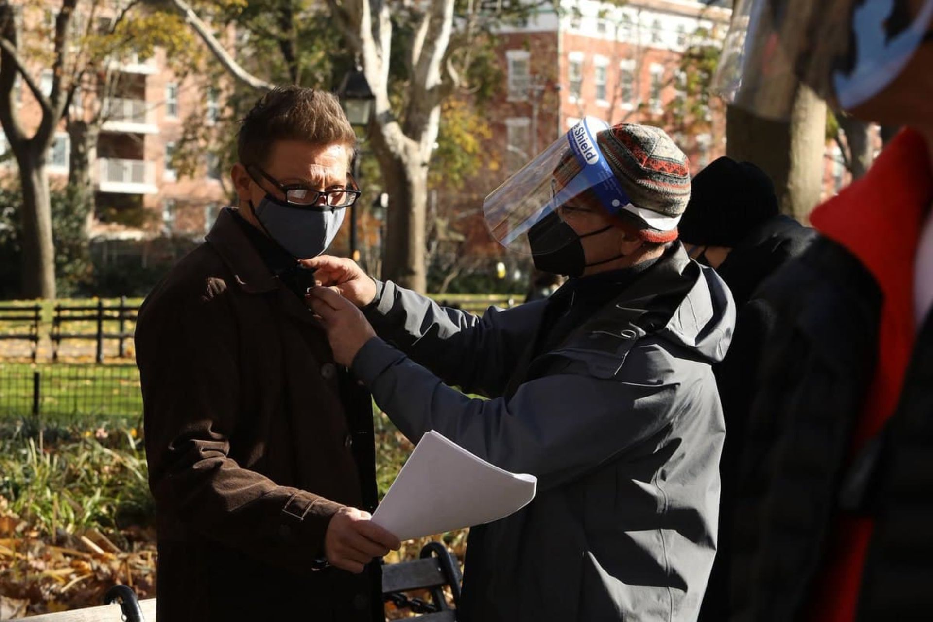 2020-12-hawkeye-set-photos-clint-barton-kate-bishop-and-lucky-the-pizza-dog-05