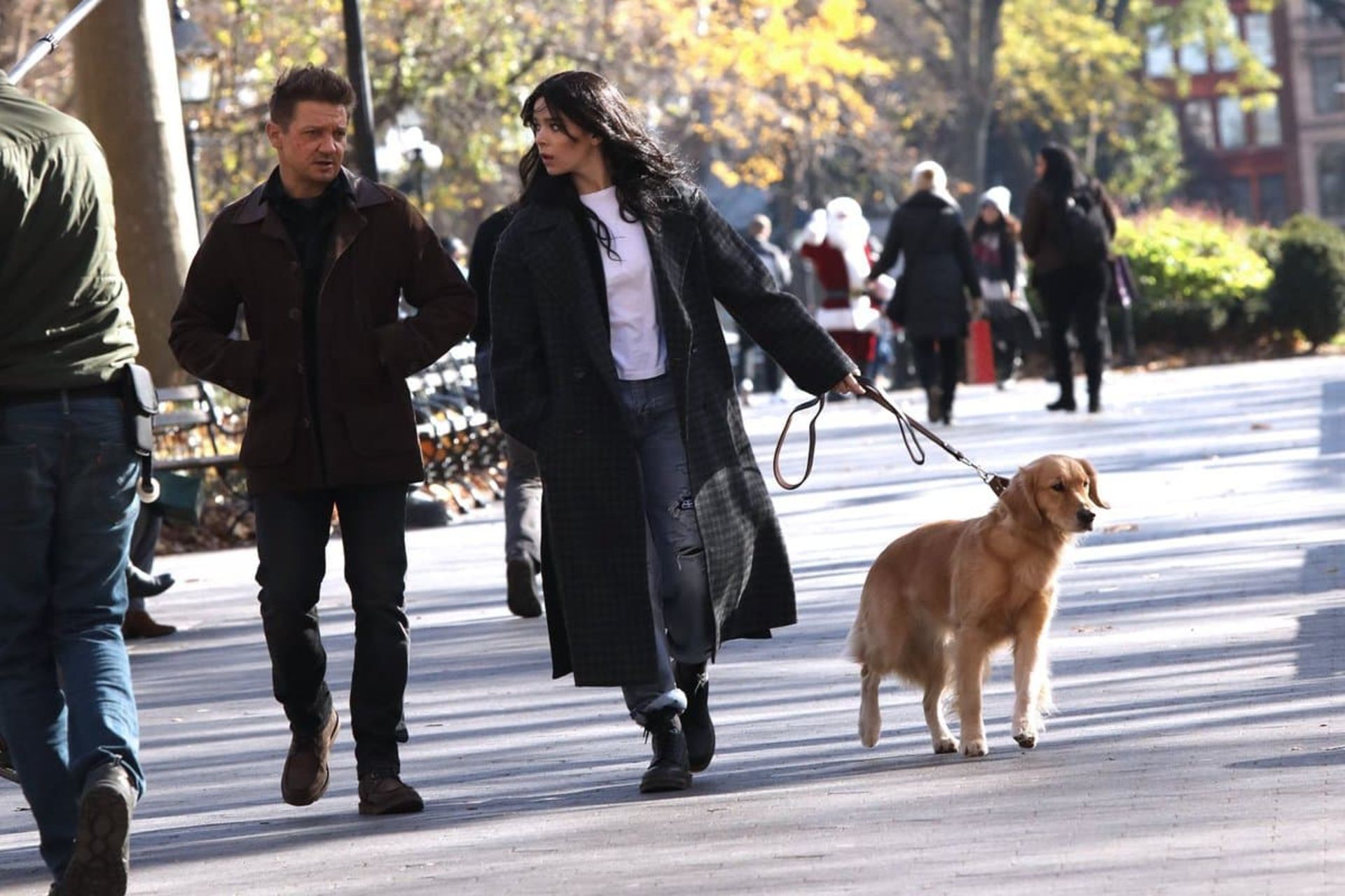 2020-12-hawkeye-set-photos-clint-barton-kate-bishop-and-lucky-the-pizza-dog-06