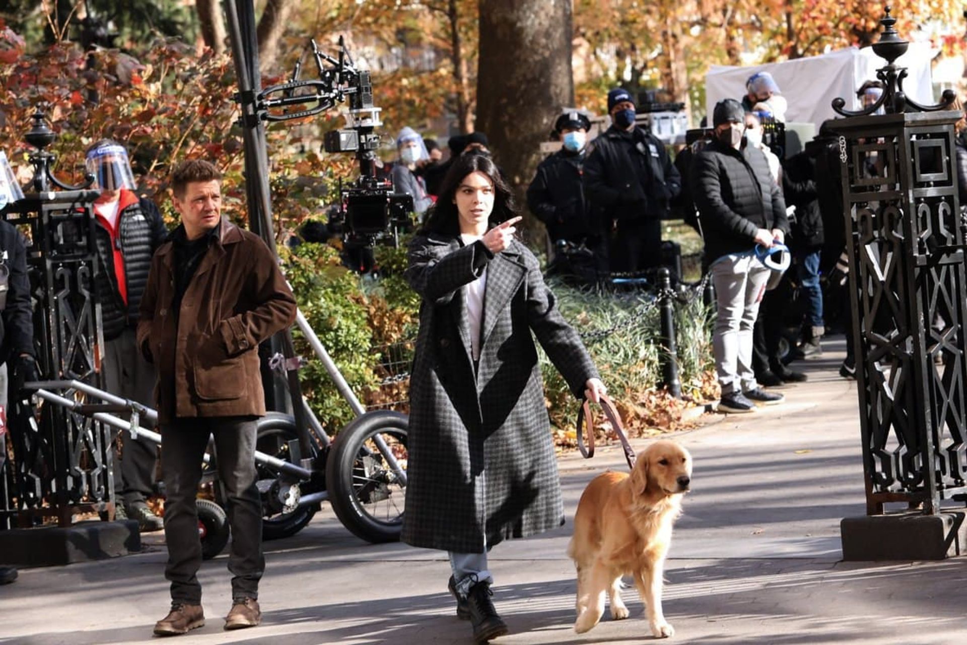 2020-12-hawkeye-set-photos-clint-barton-kate-bishop-and-lucky-the-pizza-dog-09