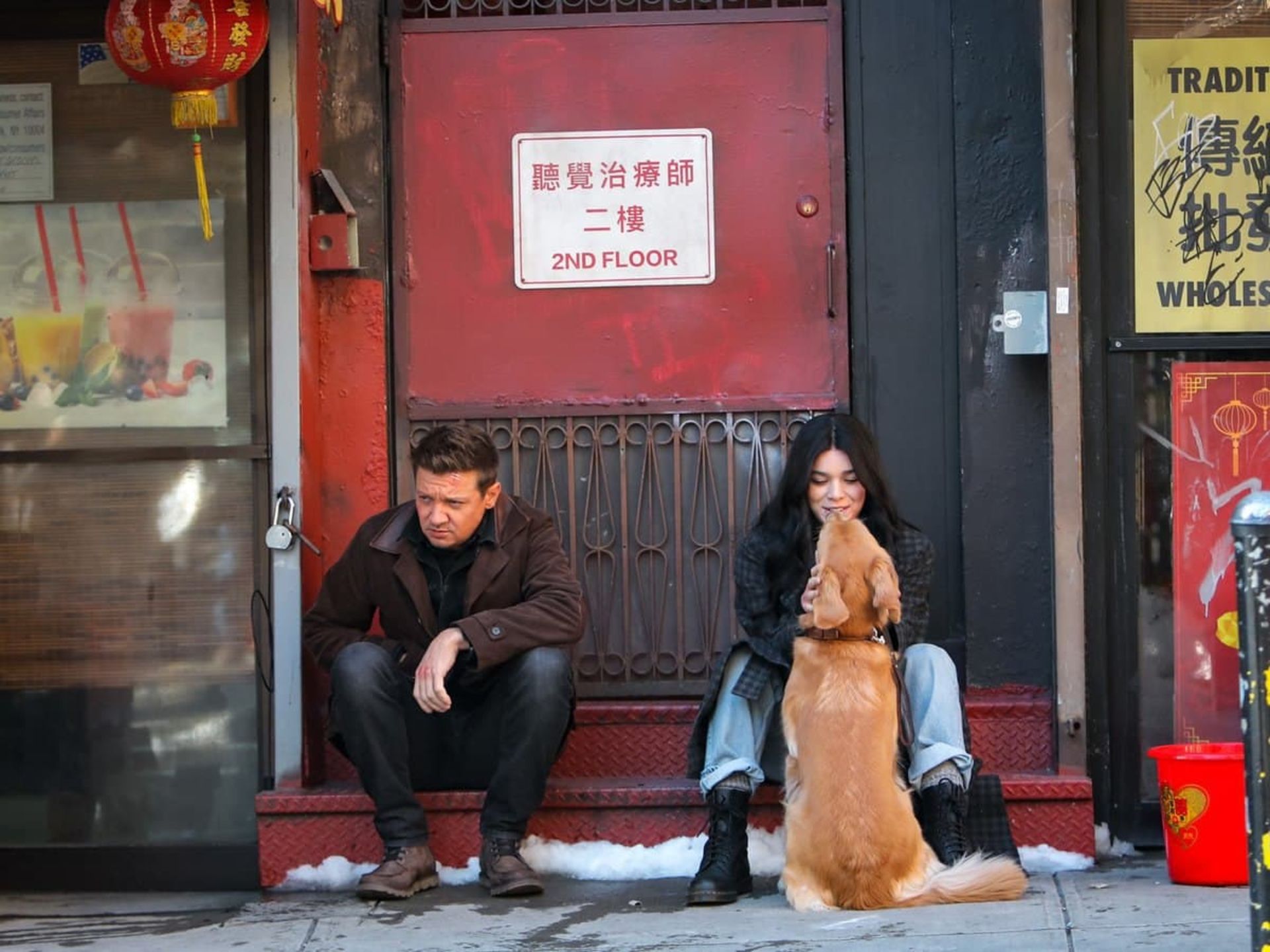2020-12-hawkeye-set-photos-clint-barton-kate-bishop-and-lucky-the-pizza-dog-12
