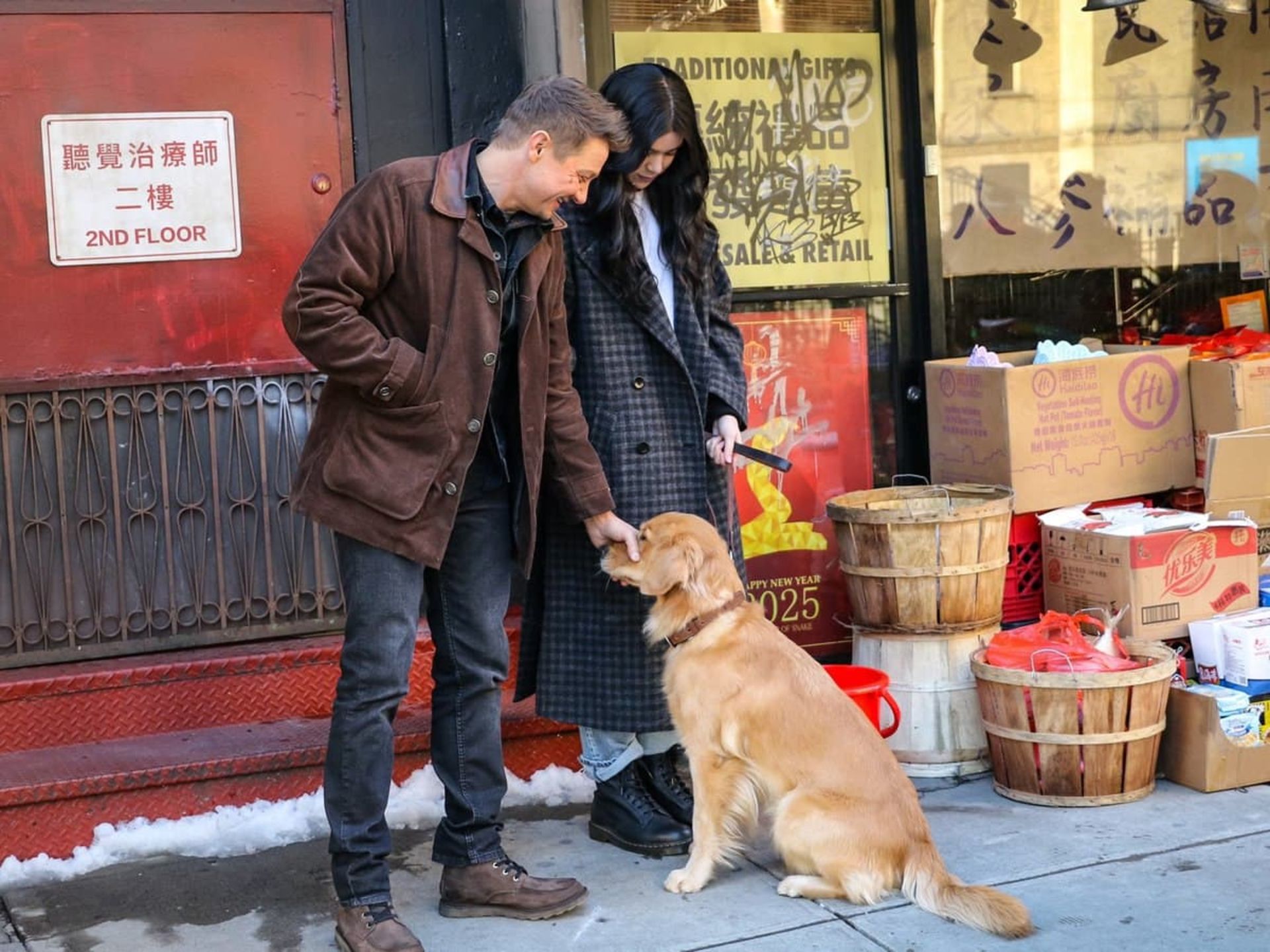 2020-12-hawkeye-set-photos-clint-barton-kate-bishop-and-lucky-the-pizza-dog-13
