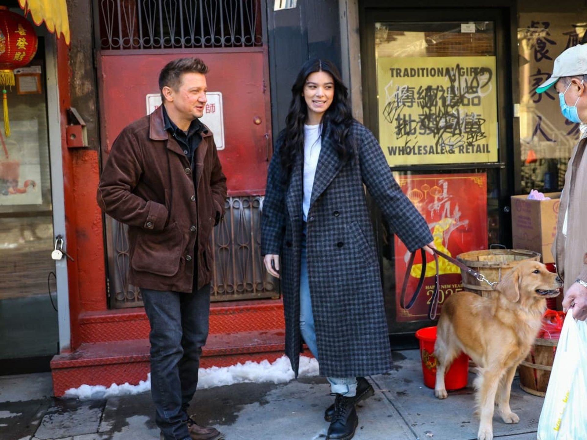 2020-12-hawkeye-set-photos-clint-barton-kate-bishop-and-lucky-the-pizza-dog-15