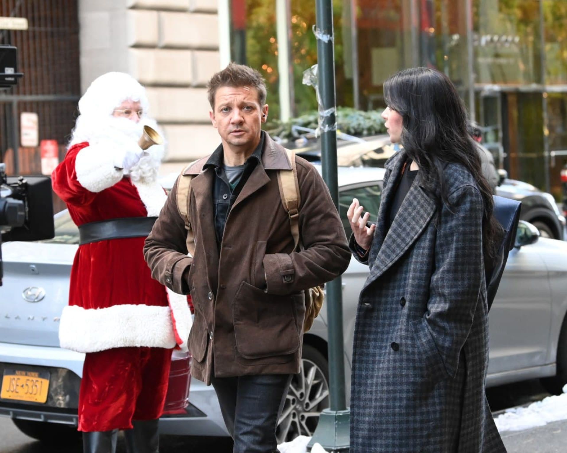 2020-12-hawkeye-set-photos-clint-barton-kate-bishop-walking-04