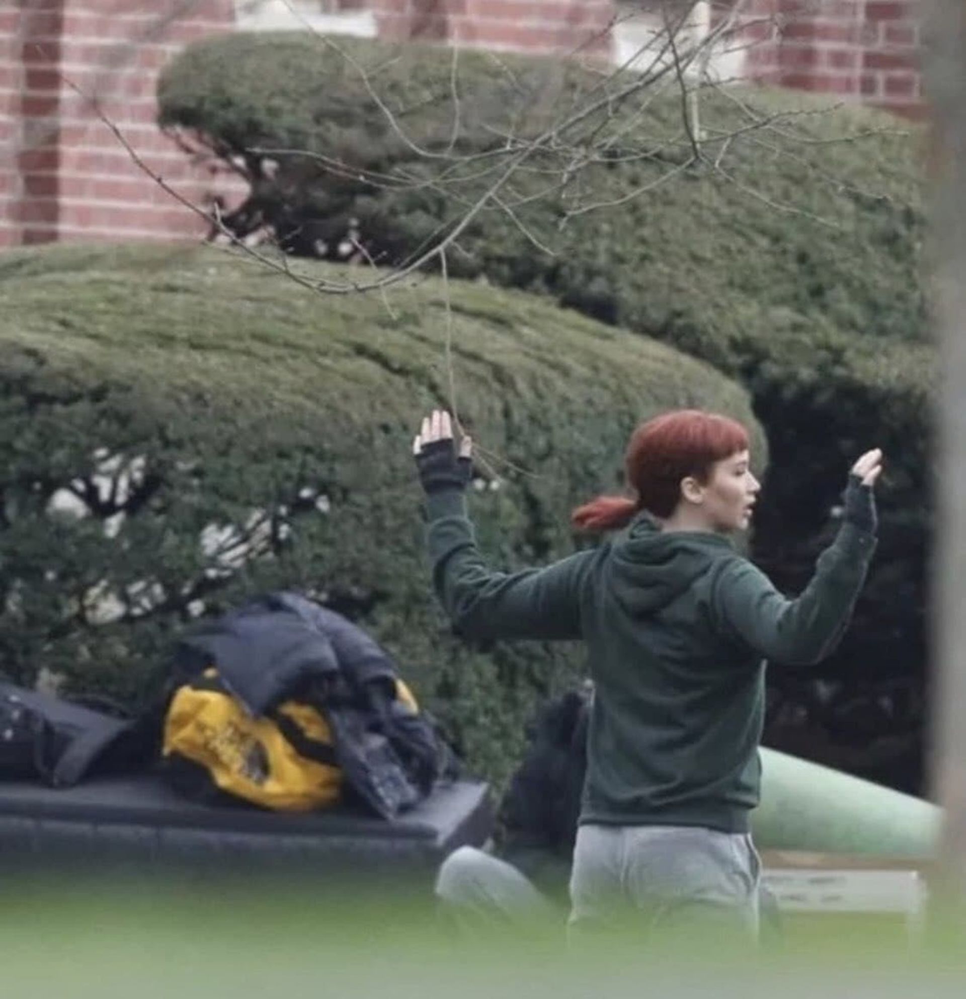 2020-12-jennifer-lawrence-leonardo-dicaprio-spotted-on-the-set-of-netflix-dont-look-up-04