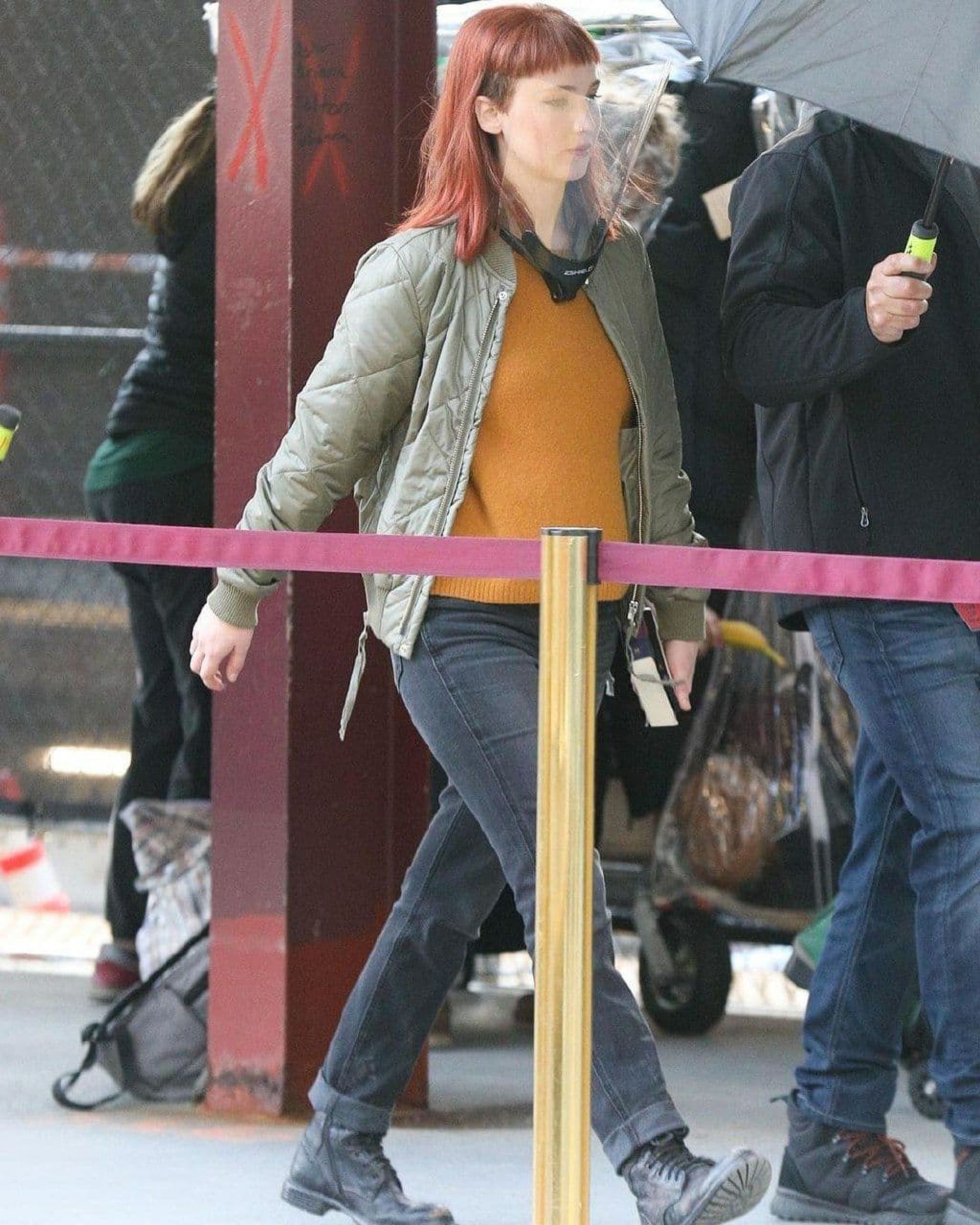 2020-12-jennifer-lawrence-leonardo-dicaprio-spotted-on-the-set-of-netflix-dont-look-up-05