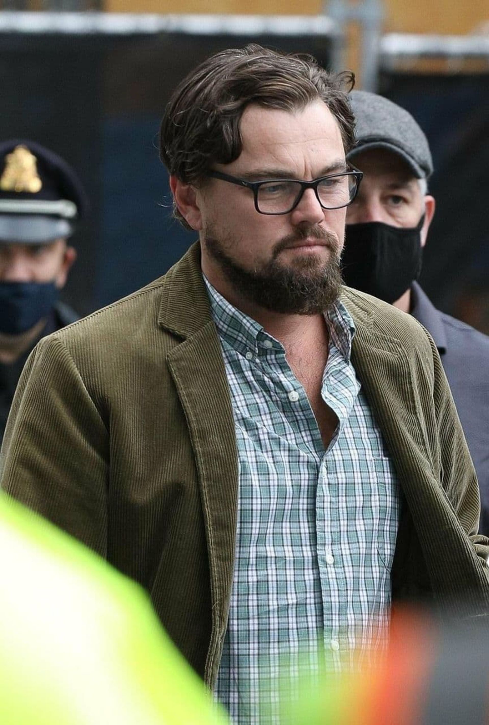 2020-12-jennifer-lawrence-leonardo-dicaprio-spotted-on-the-set-of-netflix-dont-look-up-06