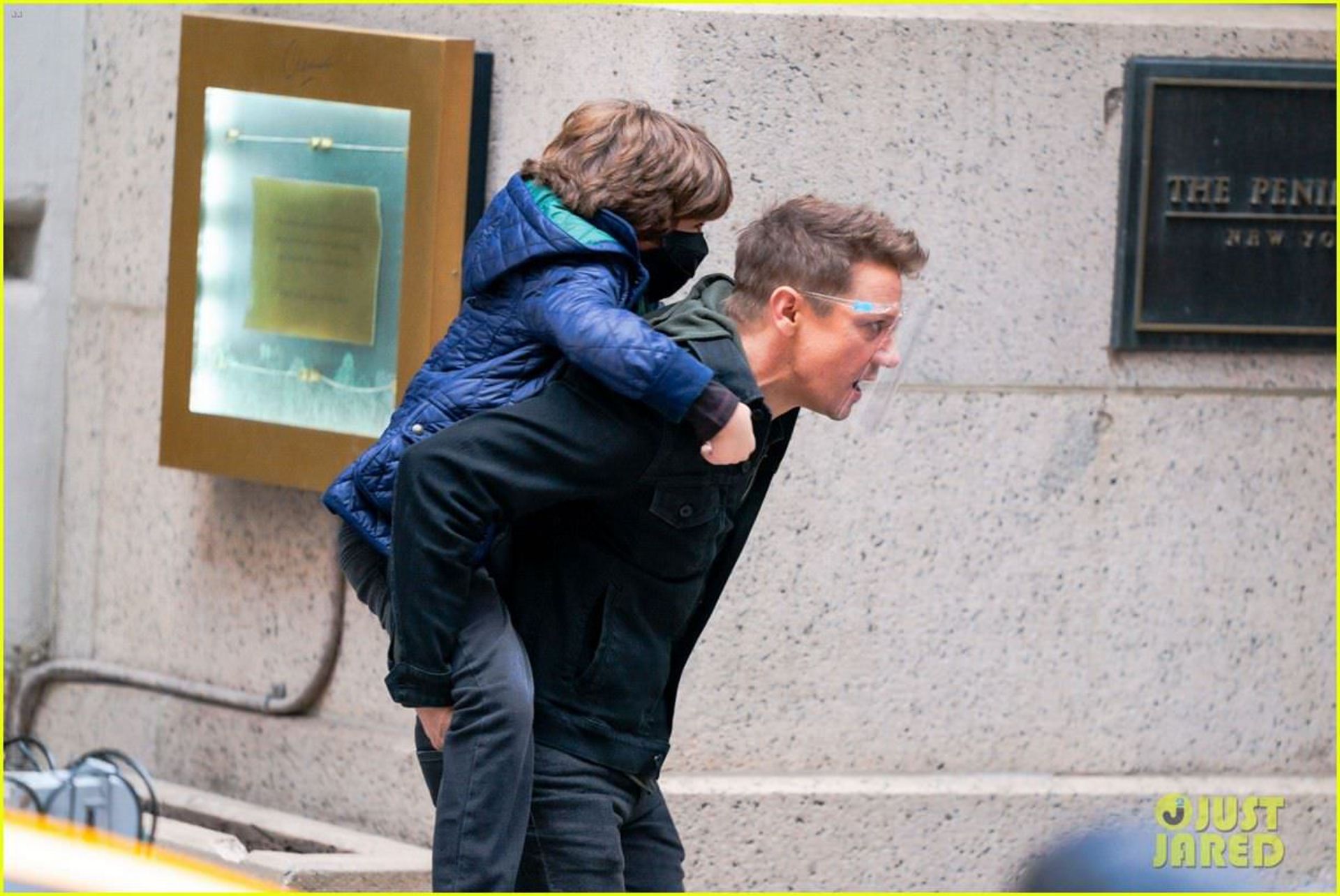 2020-12-jeremy-renner-hawkeye-scenes-clint-barton-kids-01