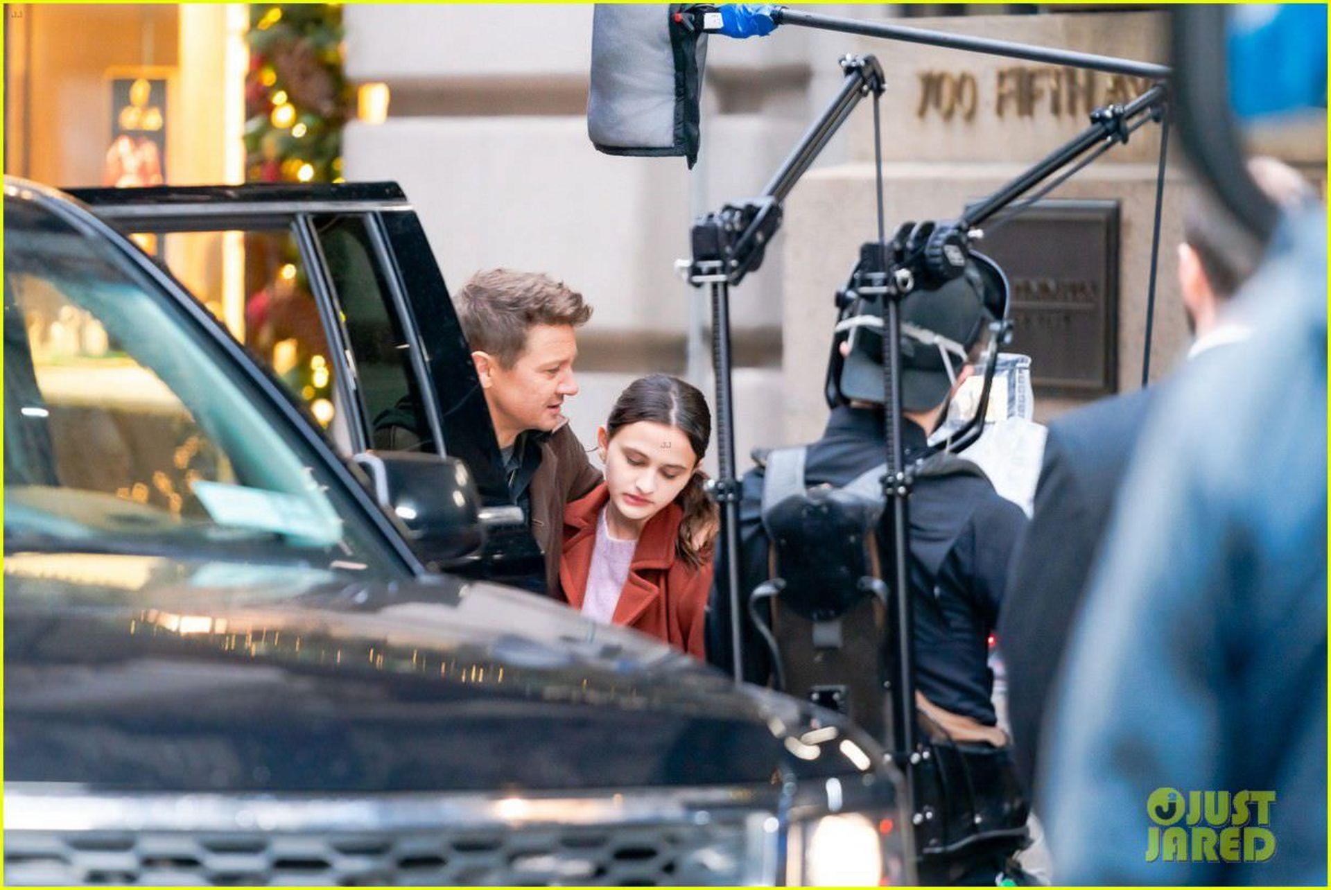 2020-12-jeremy-renner-hawkeye-scenes-clint-barton-kids-13